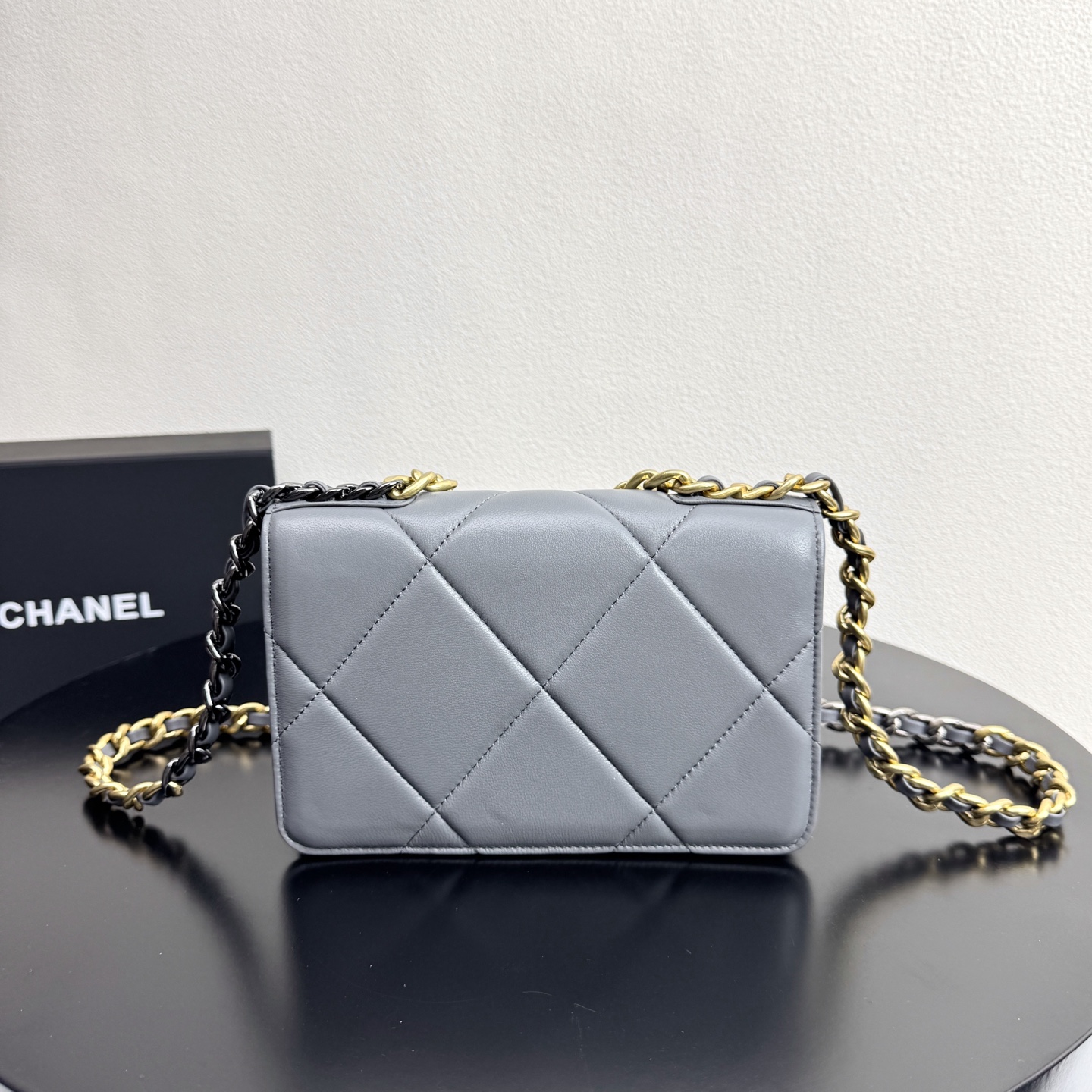 19 WOC Quilted Lambskin Shoulder Bag in Grey (Tri-Tone Hardware) - Mocuir