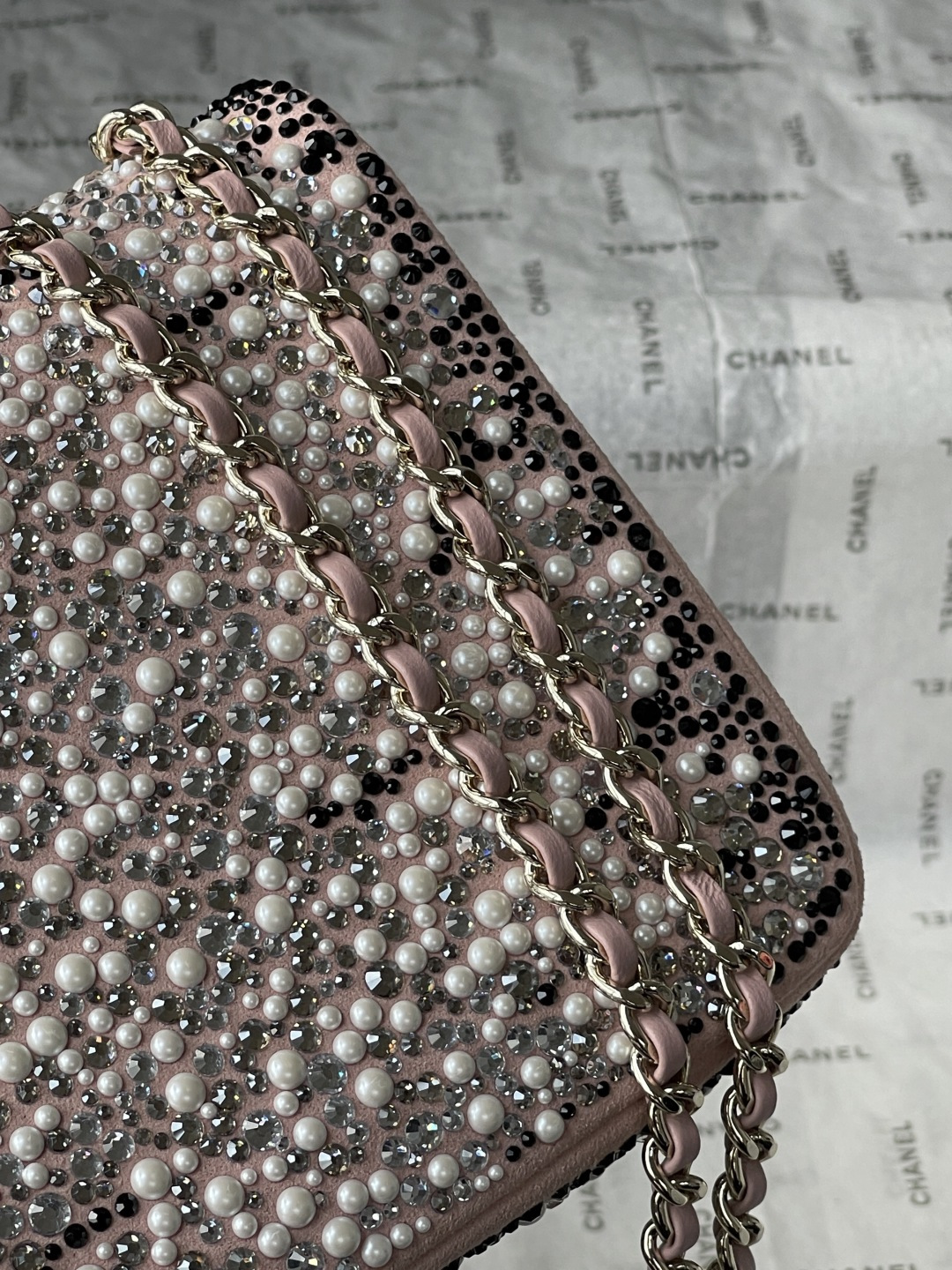 Classic Flap Handbag in Pink with Imitation Pearls, Strass & Gold-Tone Hardware - Mocuir