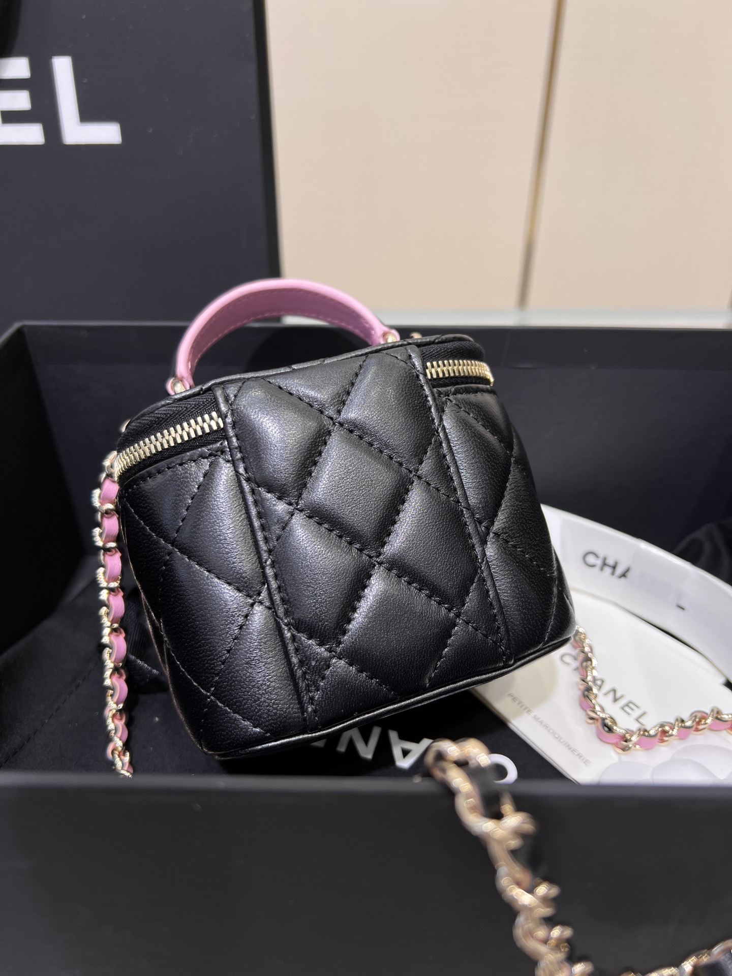 23P Long Vanity with Top Handle (Black & Pink) - Mocuir