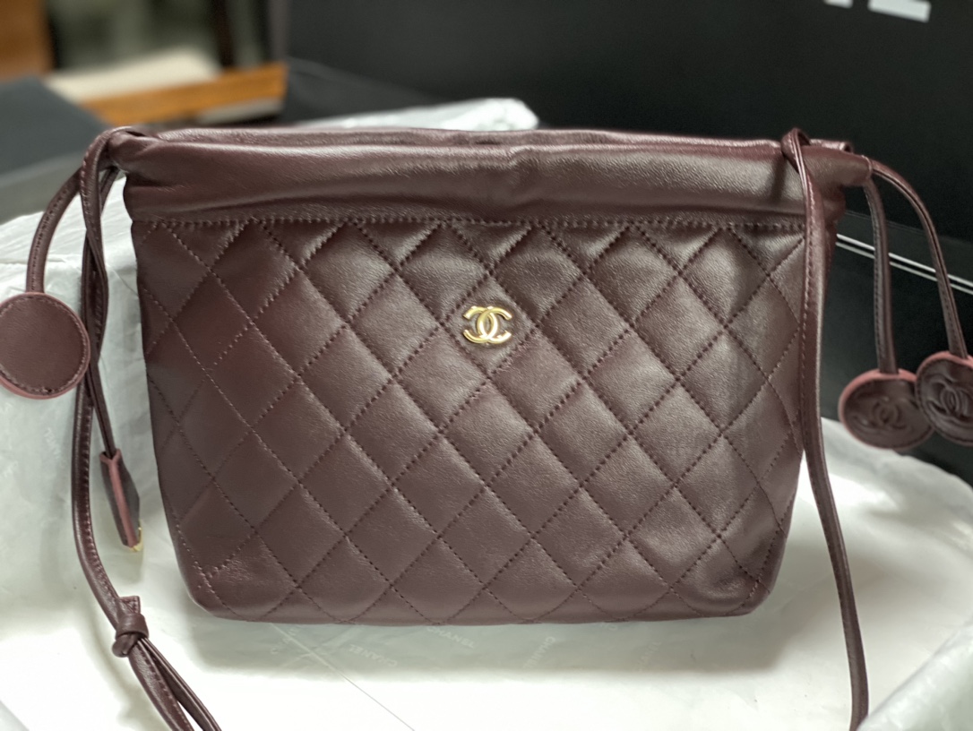 26C Burgundy Quilted Lambskin Drawstring Bucket Bag with Gold Hardware - Mocuir