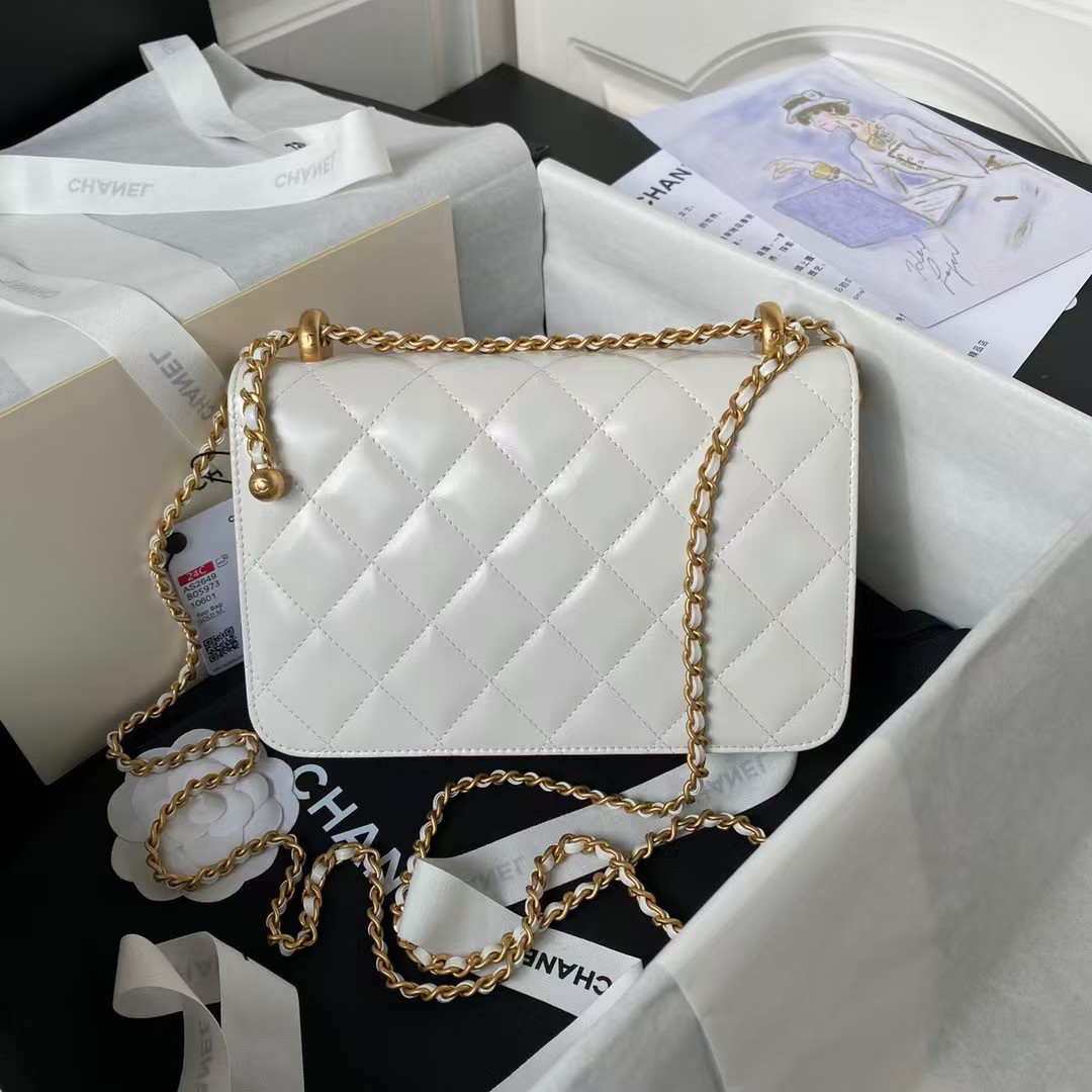AS2649 Chain Bag With Gold Charm Small Vintage Calfskin Bag White