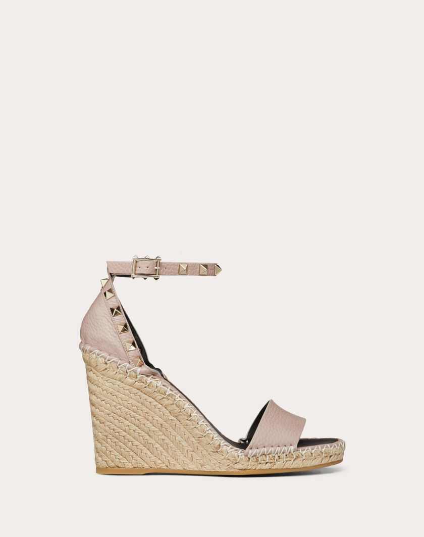 DOUBLE ROCKSTUD GRAINY CALFSKIN WEDGE SANDAL 105 MM