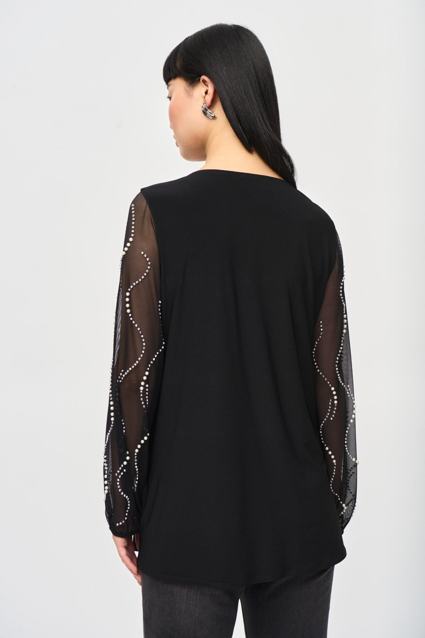 Silky Bead Puff-Sleeve V-Neck‌