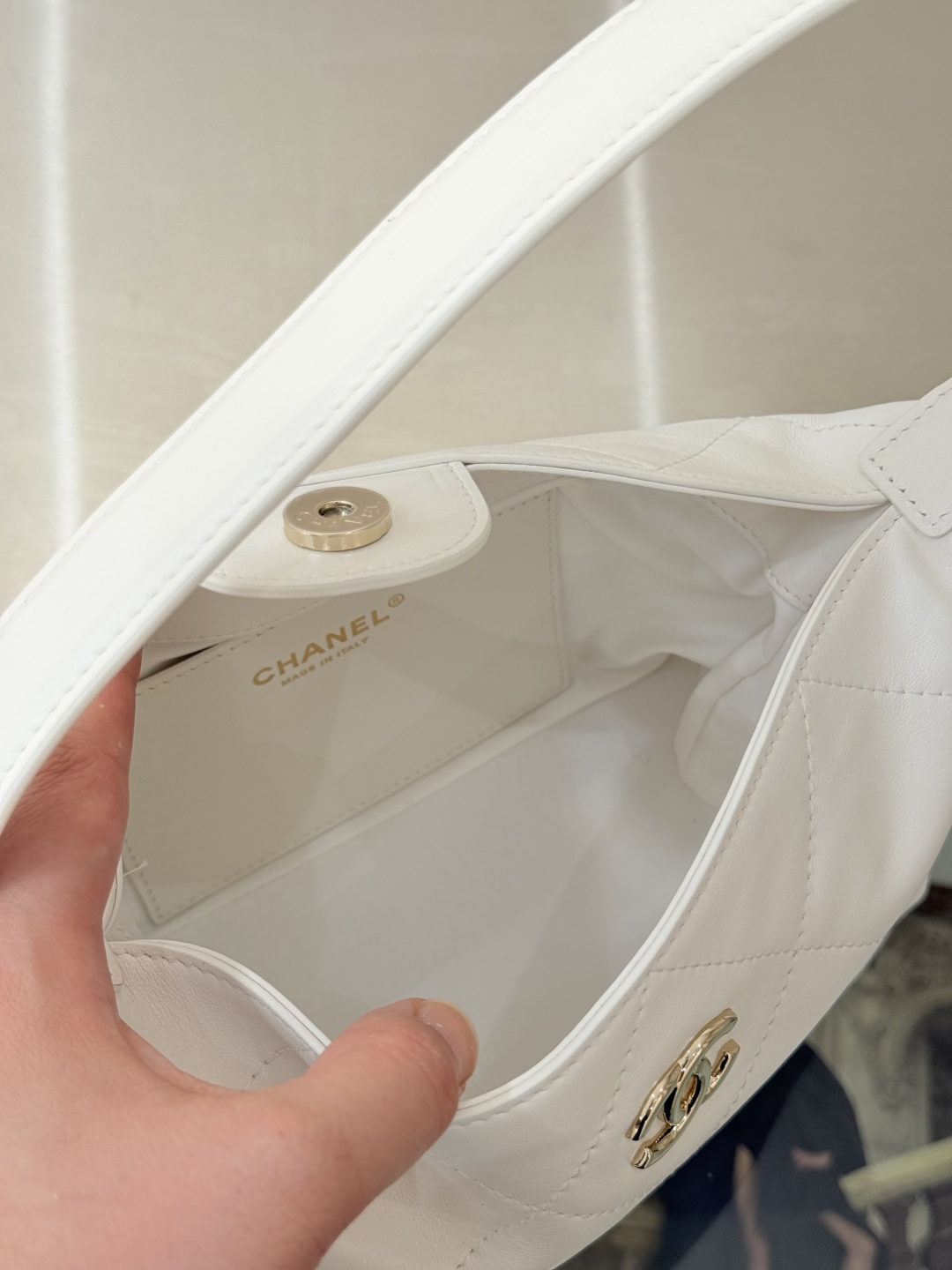 26P Hobo Shoulder Bag in White Quilted Lambskin with Light Gold-Tone Hardware - Mocuir