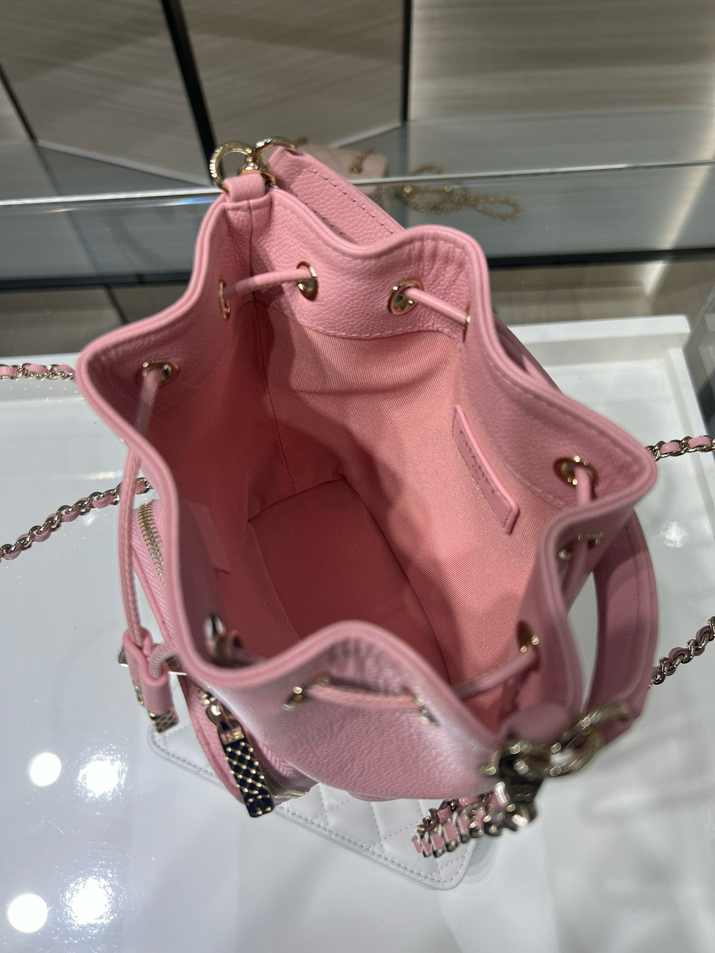 Small Drawstring Bucket Bag in Pink Quilted Grained Calfskin with Gold-Tone Metal (Model AP4775) - Mocuir