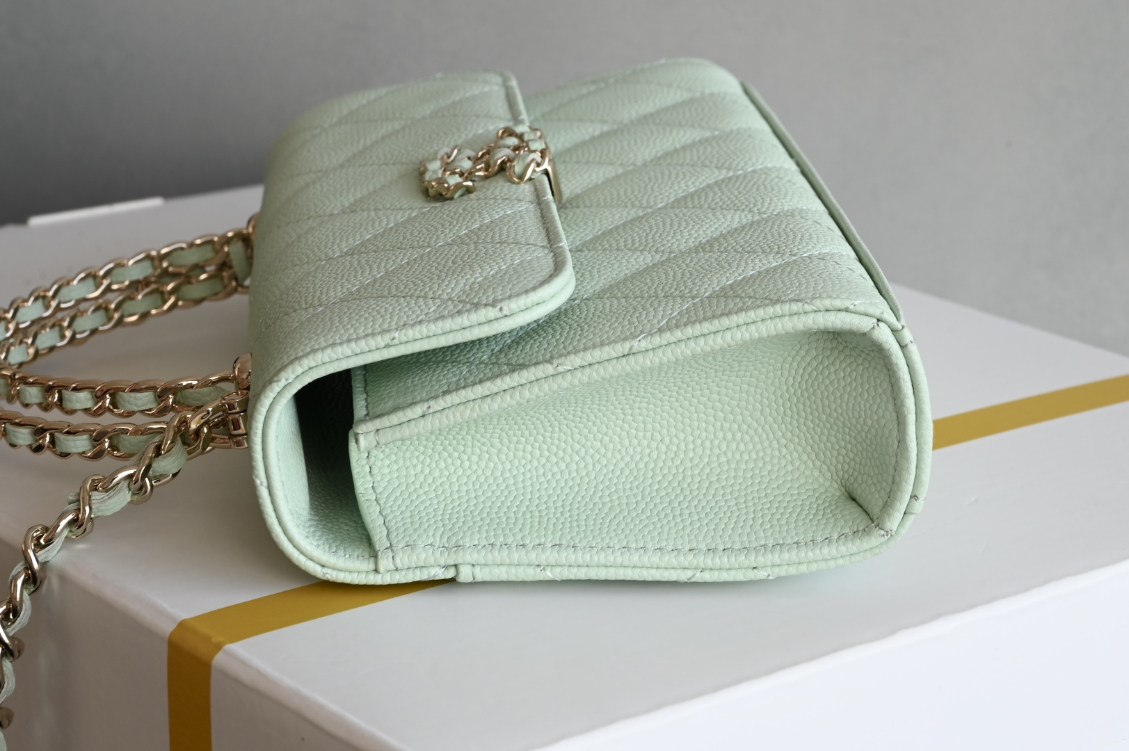 25S Top Handle Kelly Clutch with Chain in Mint Green Caviar Leather with Light Gold-Tone Hardware (Model AS4711) - Mocuir