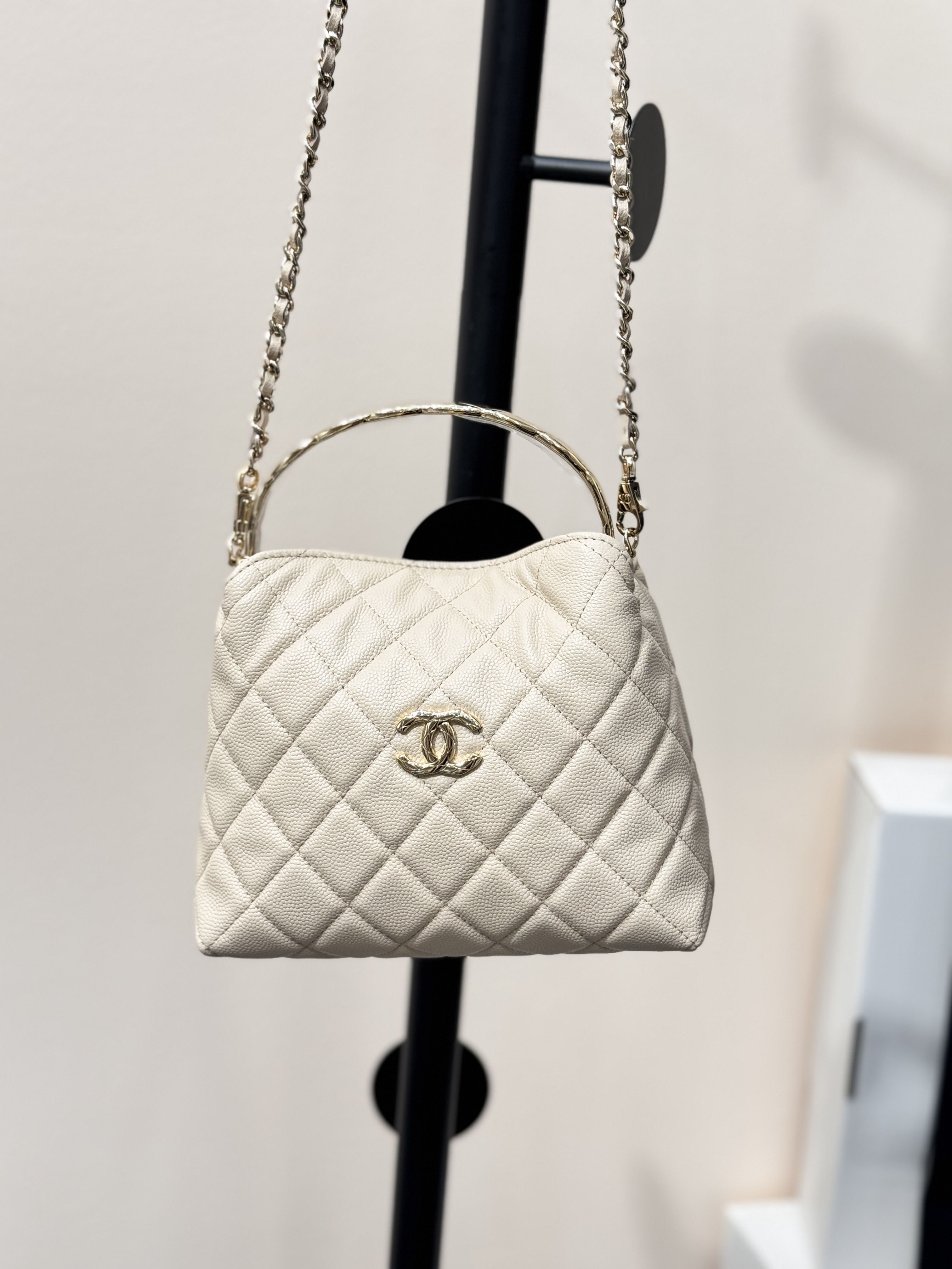 Metal Handle Bucket Bag（Light beige） - Mocuir