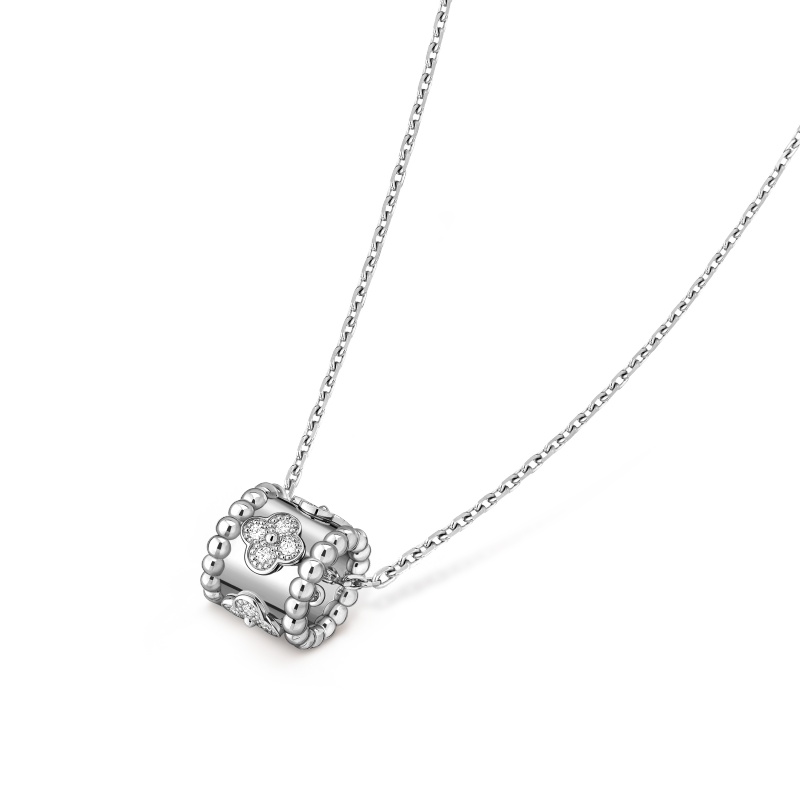 Perlée clovers pendant