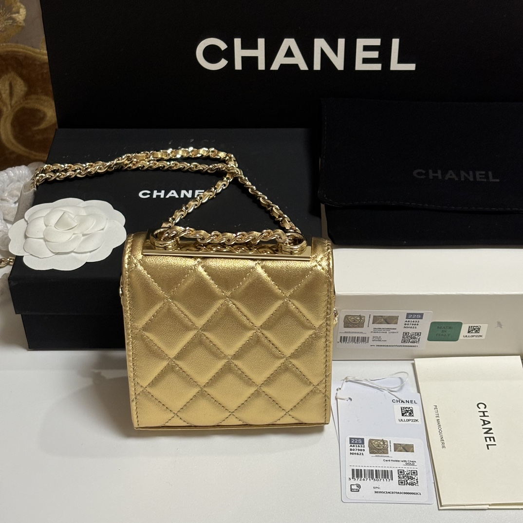 Trendy CC Mini Quilted Metallic Lambskin Shoulder Bag in Metallic Gold (All Gold Hardware) - Mocuir