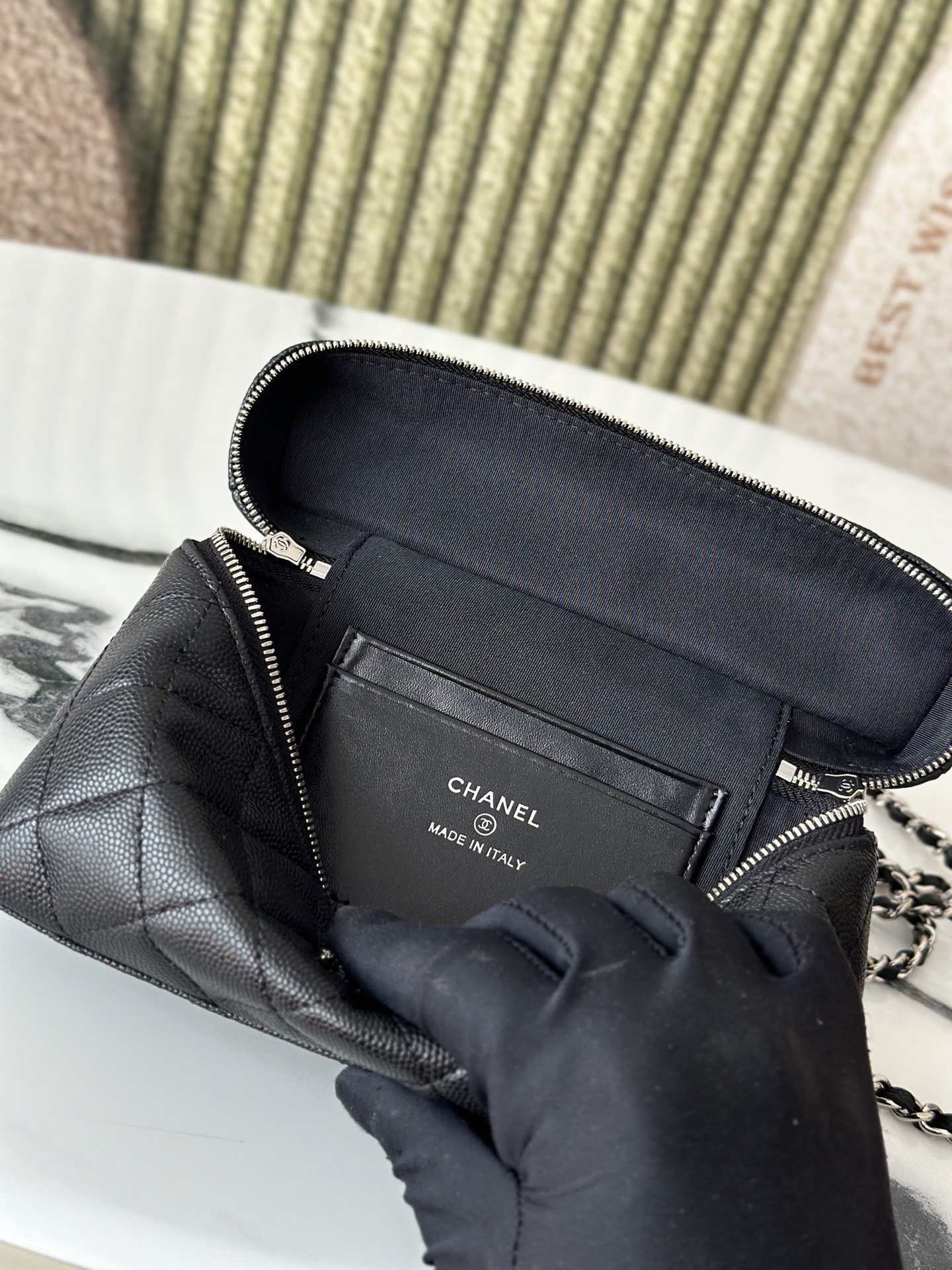 25C/26C Mini Vanity Case with Top Handle & Star CC Logo - Mocuir