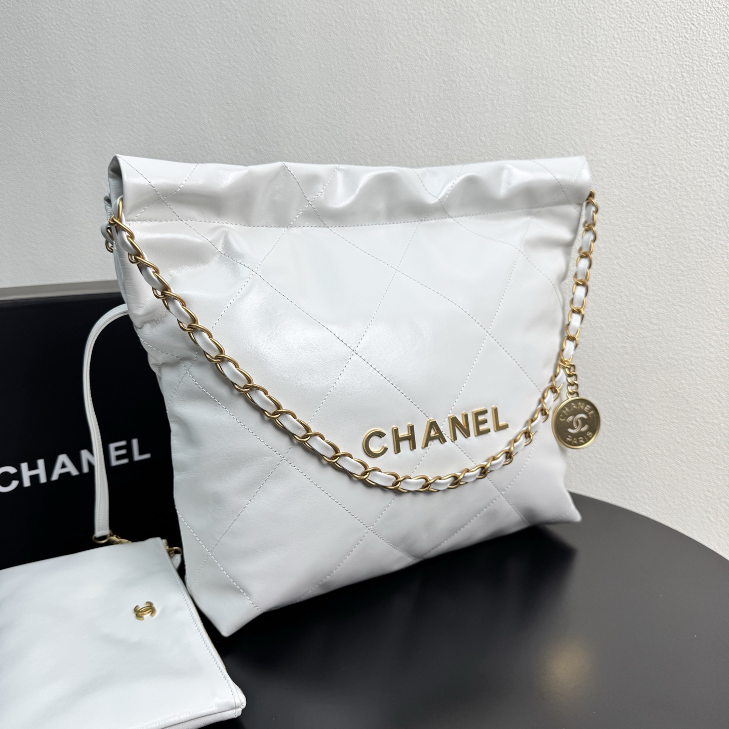 22 Bag Quilted Shiny Calfskin in White (Gold Hardware) - Mocuir