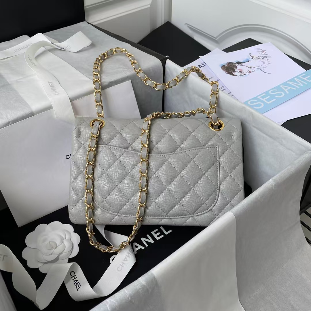 Small Classic Handbag Caviar Gold Hardware