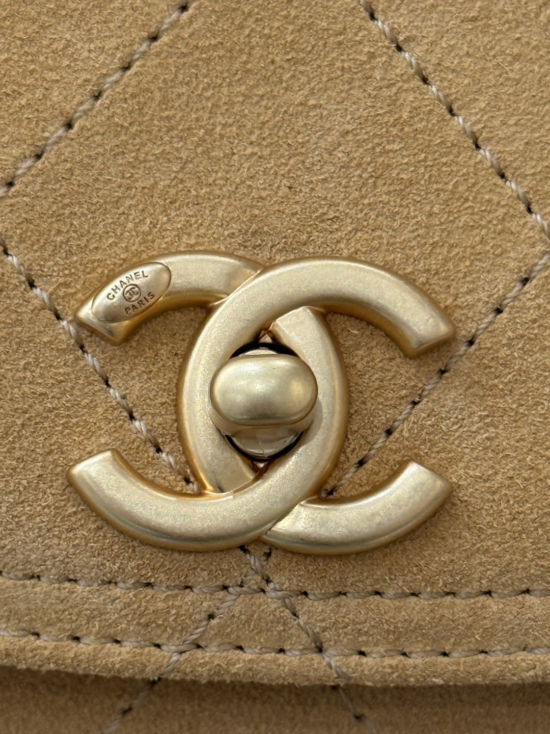 suede quilted Hobo bag from the 26C Cruise collection（Ginger Yellow） - Mocuir