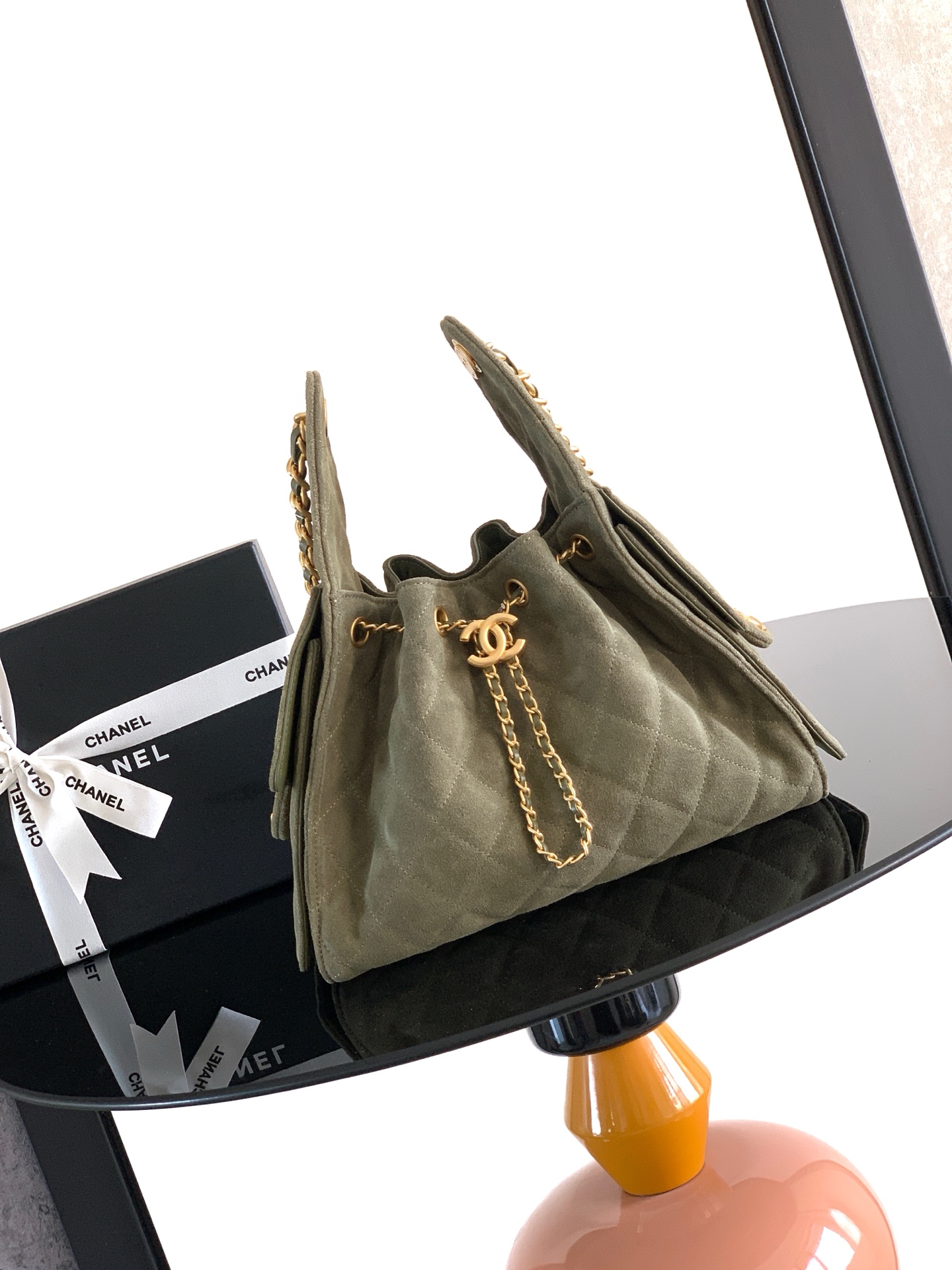 25 Bag Small Hobo in Olive Green Suede with Gold-Tone Hardware - Mocuir