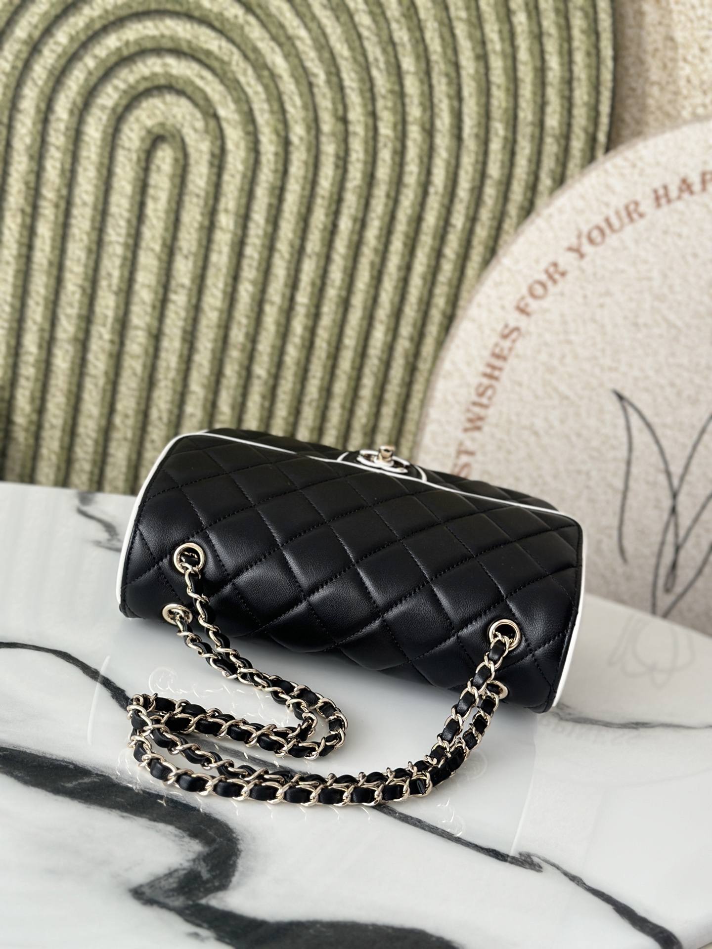 Medium Classic Flap Bag with White Trim in Black Lambskin with Gold-Tone Hardware - Mocuir