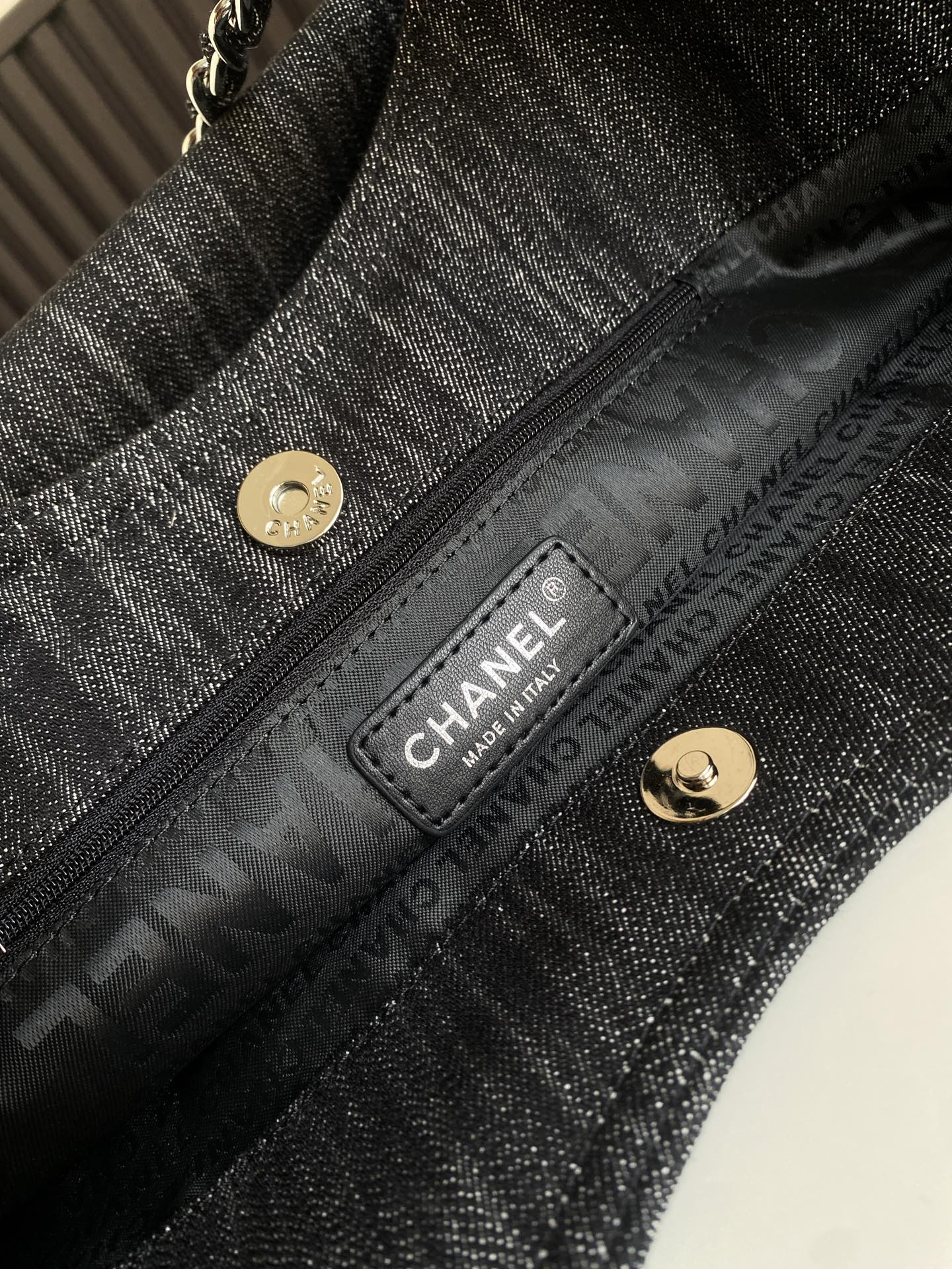 Large Hobo Bag in Denim（Dark Washed Denim ） - Mocuir