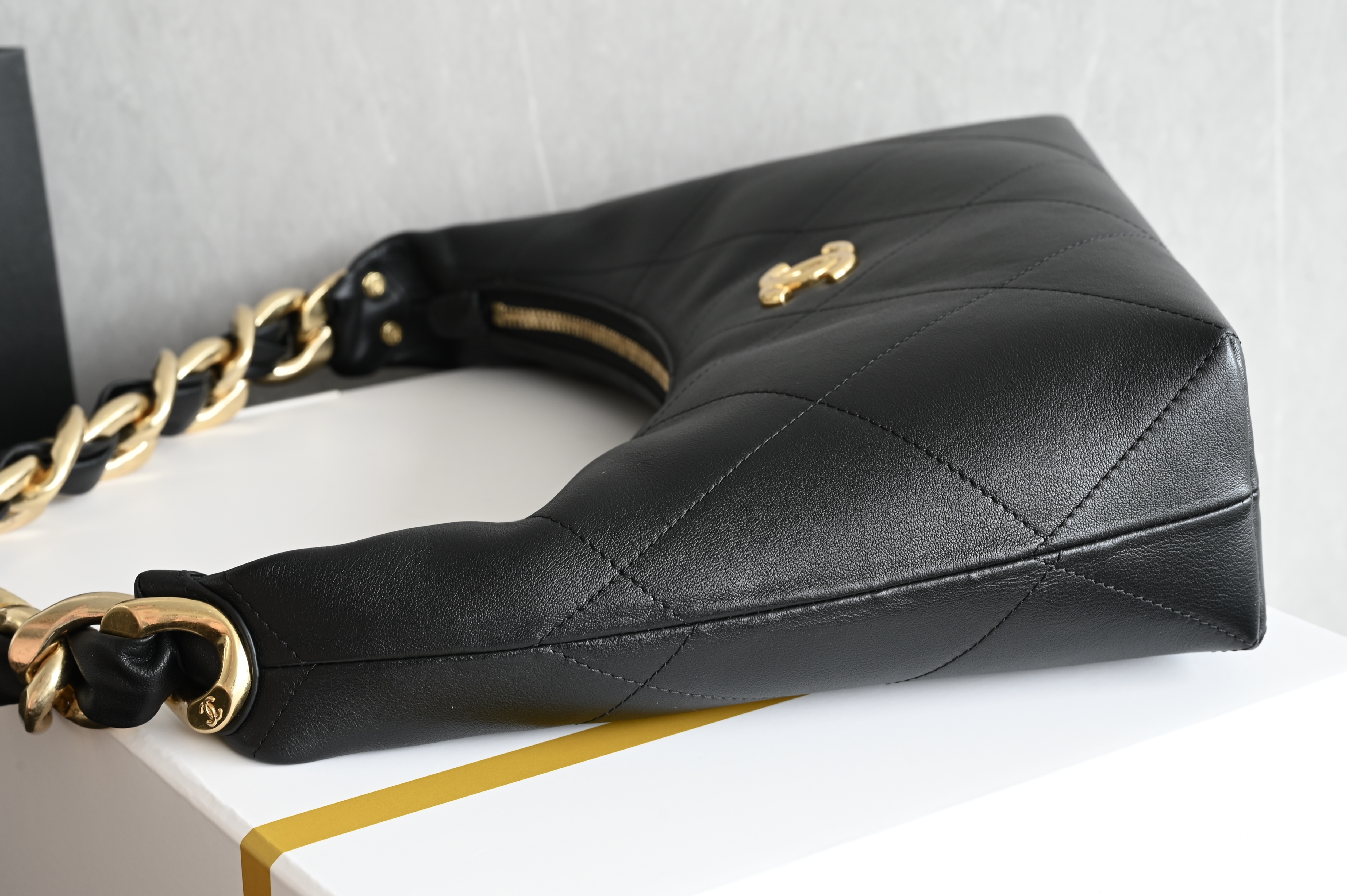 25K Hobo Bag in Black Shiny Calfskin with Gold-Tone Hardware (AS5311) - Mocuir