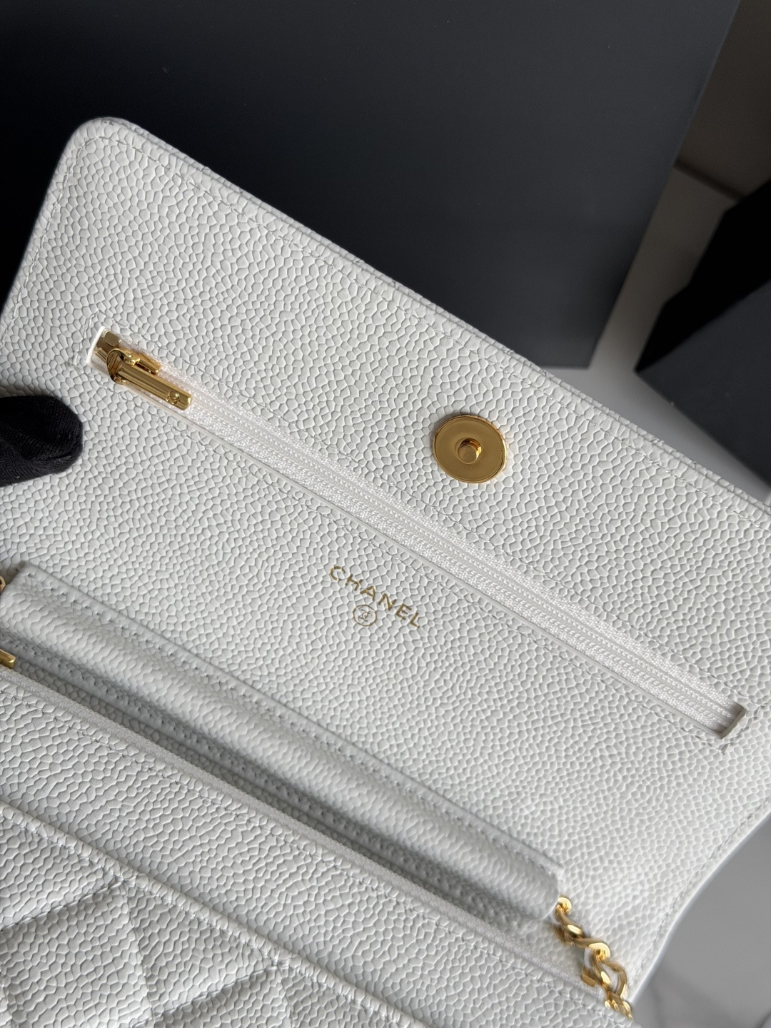25C/26C Wallet On Chain（White） - Mocuir