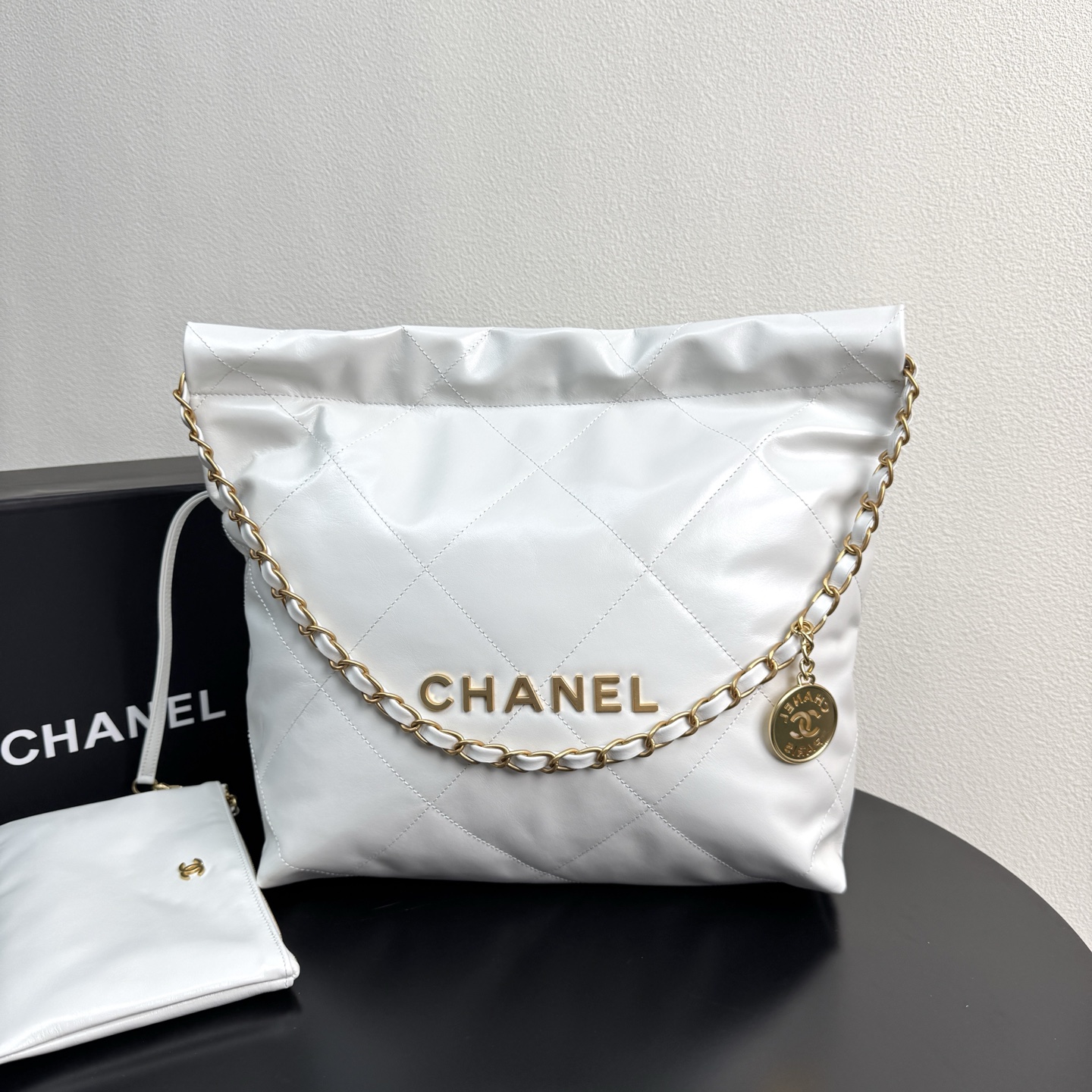 22 Bag Quilted Shiny Calfskin in White (Gold Hardware) - Mocuir