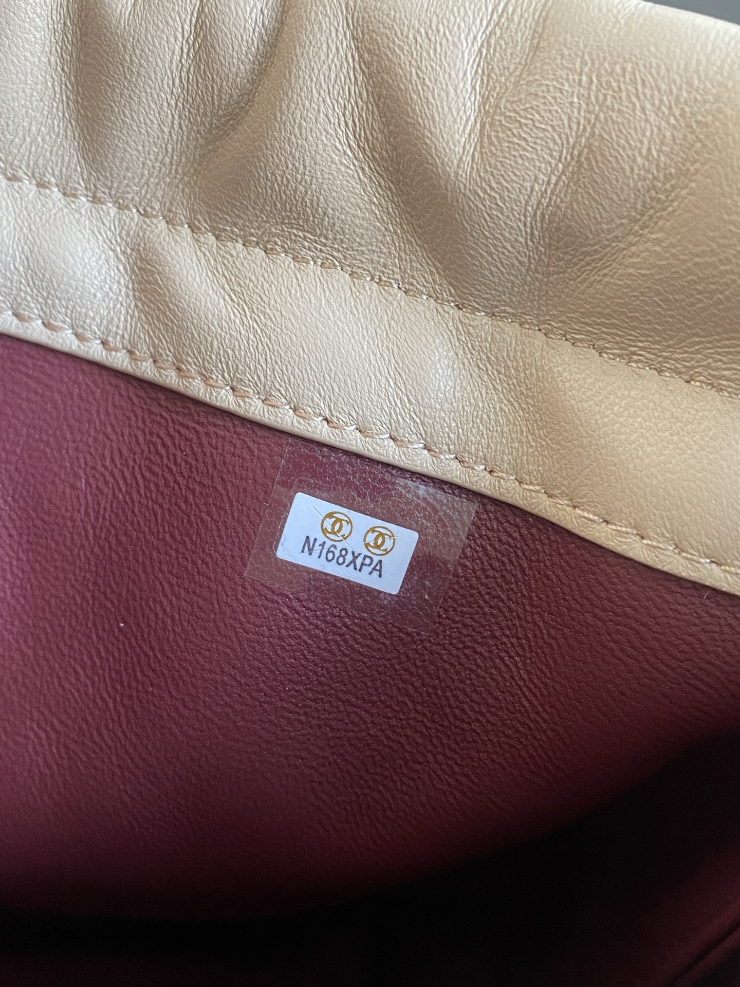 24BQuilted Lambskin Drawstring Hobo Bag（Beige Clair） - Mocuir