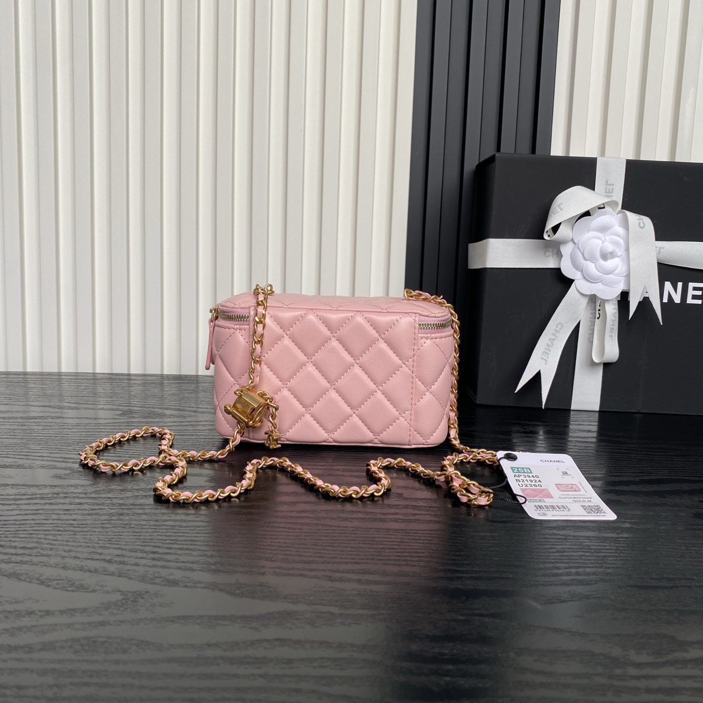 Small Vanity Case with Chain (AP3940) in Pink Shiny Lambskin with Gold-Tone Hardware, 25B Fall-Winter Collection - Mocuir