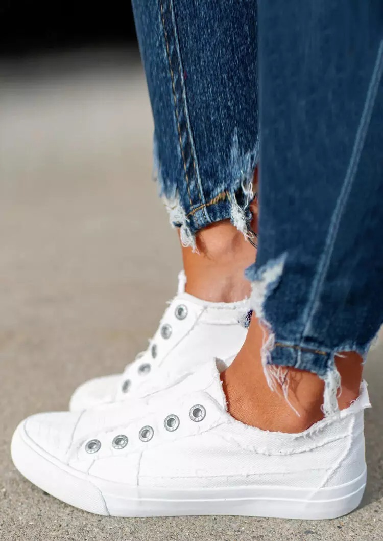 Slip On Round Toe Flat Canvas Sneakers - White