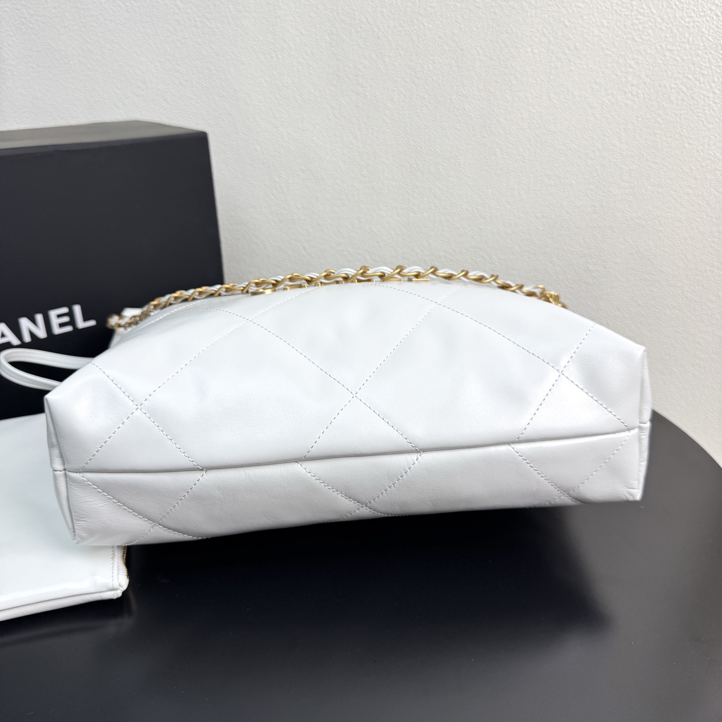 22 Bag Quilted Shiny Calfskin in White (Gold Hardware) - Mocuir