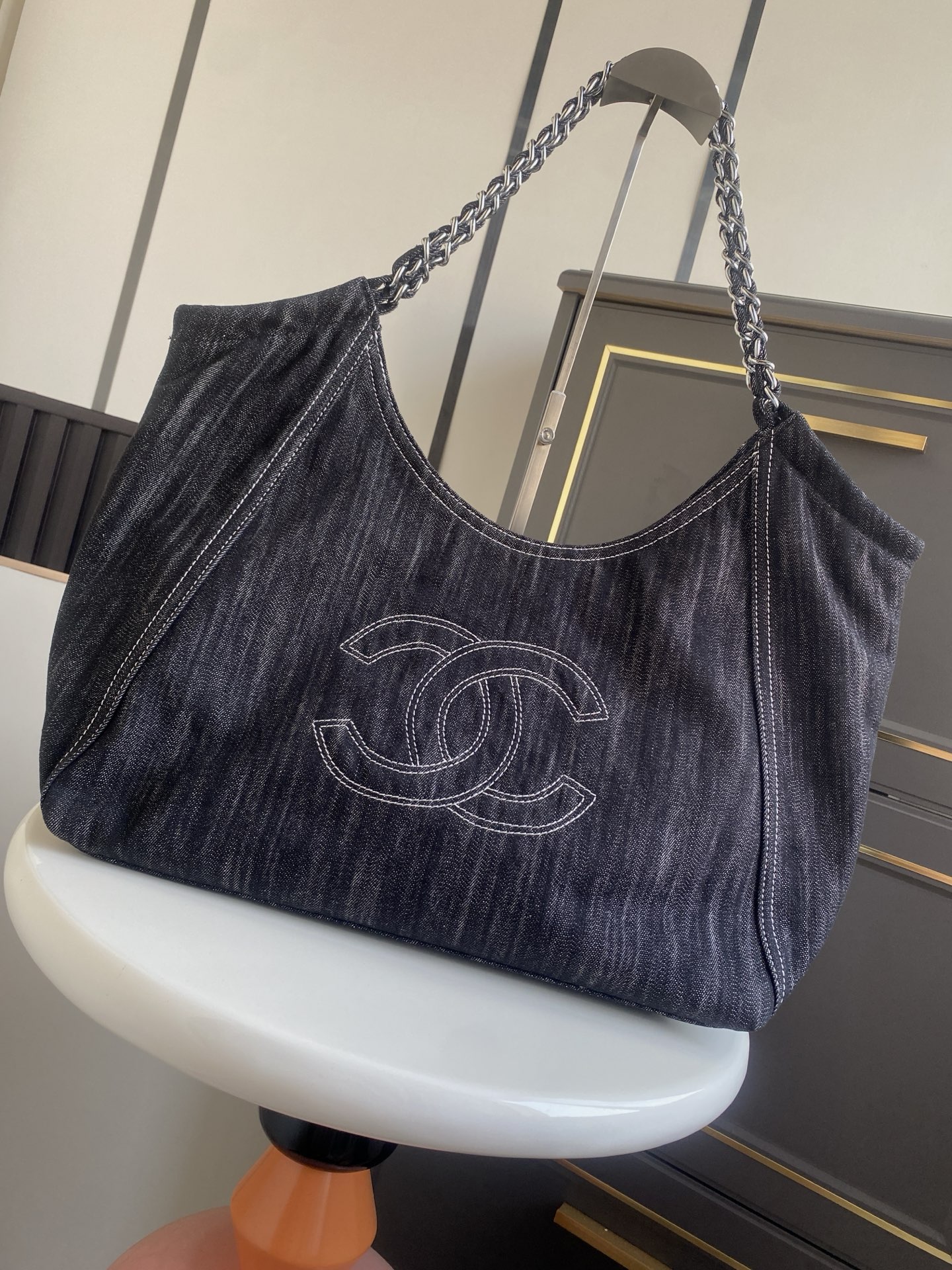 Large Hobo Bag in Denim（Dark Washed Denim ） - Mocuir