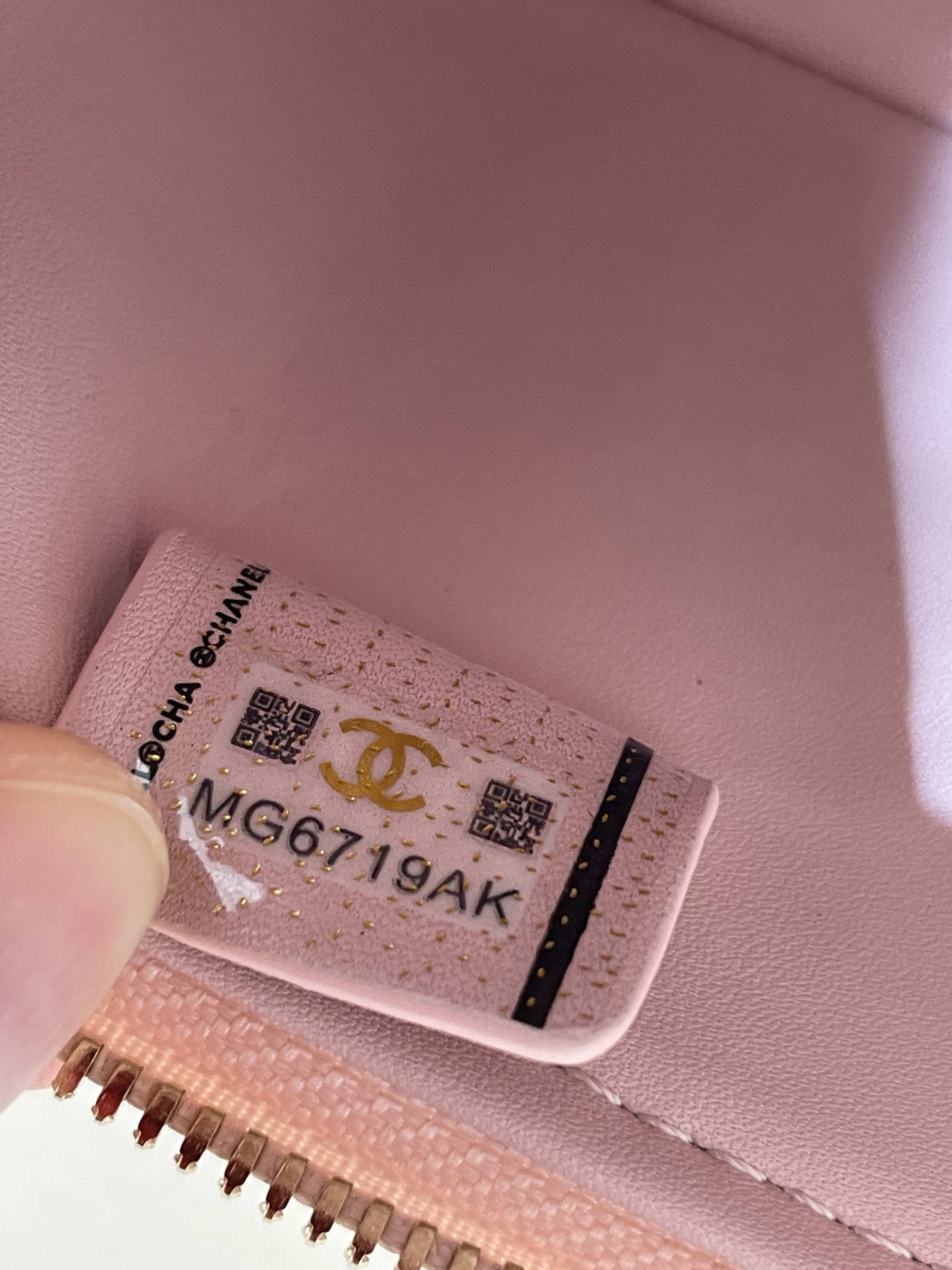 Light Pink Quilted Caviar Calfskin Vanity Case with Top Handle and Gold-Tone Chain Strap - Mocuir