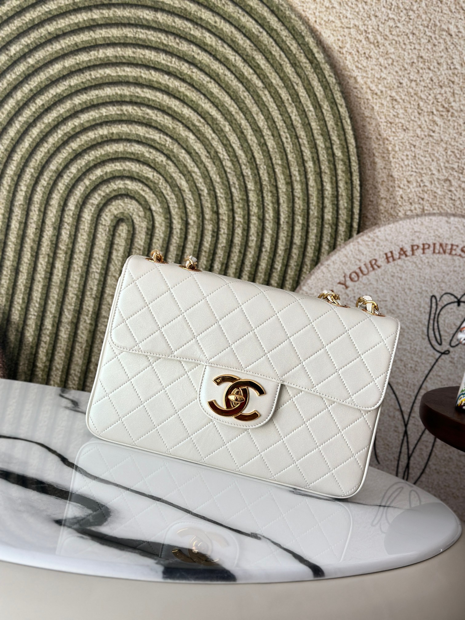 Classic Flap Medium in White Quilted Lambskin with Gold-Tone Hardware - Mocuir