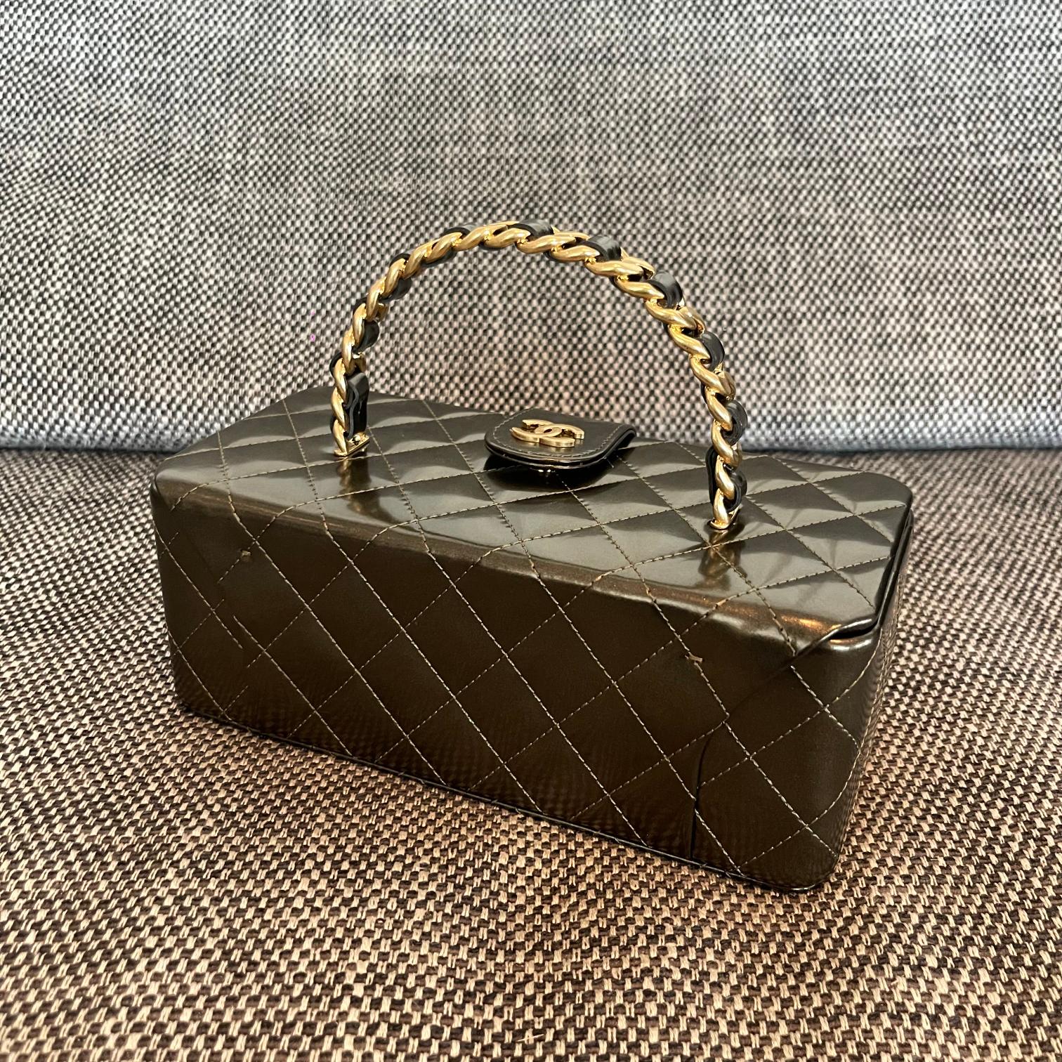 25C Long Quilted Patent Leather Vanity Case in Dark Olive Green - Mocuir