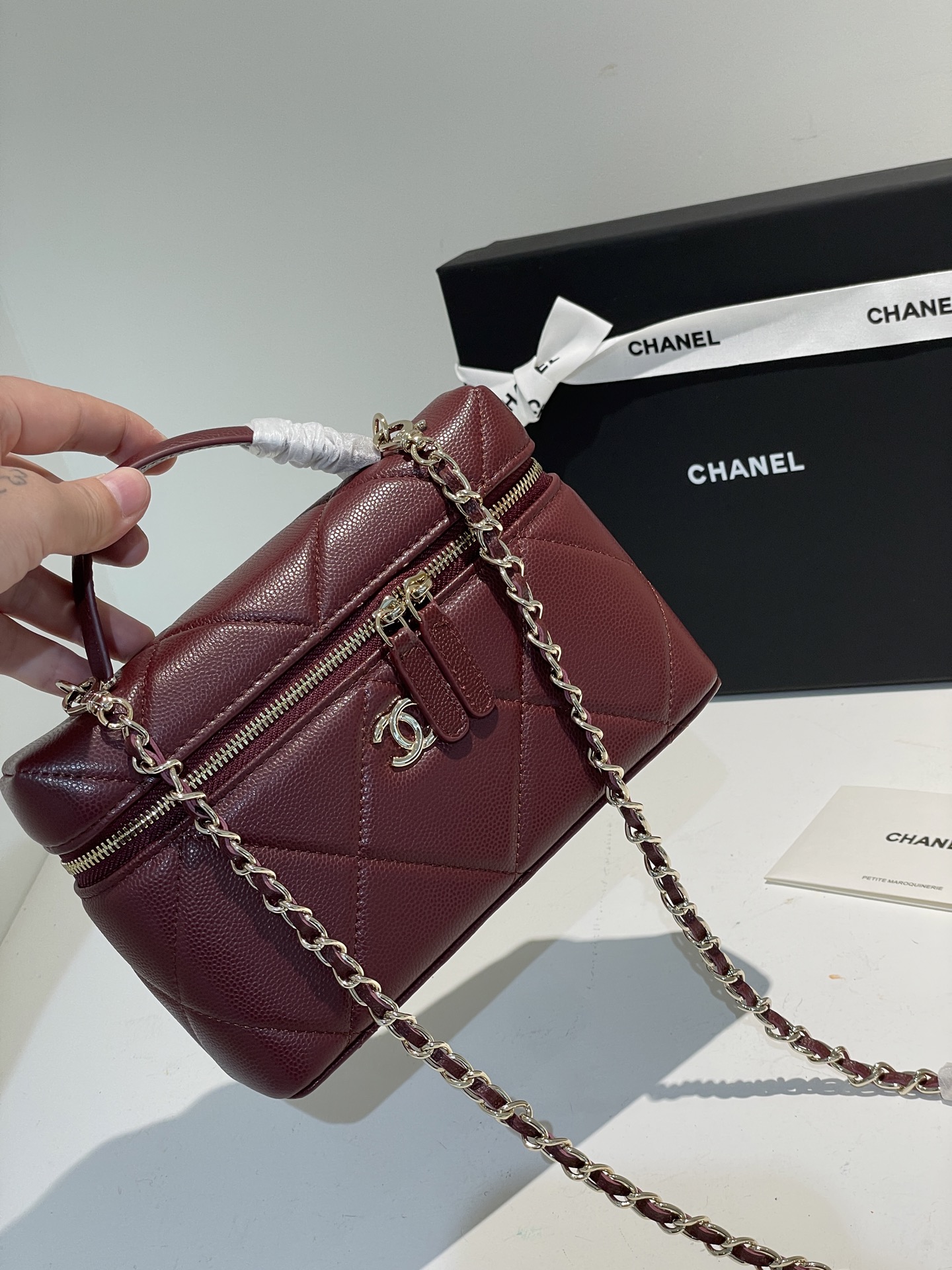 Burgundy Quilted Caviar Calfskin Vanity Case with Top Handle and Gold-Tone Chain Strap - Mocuir