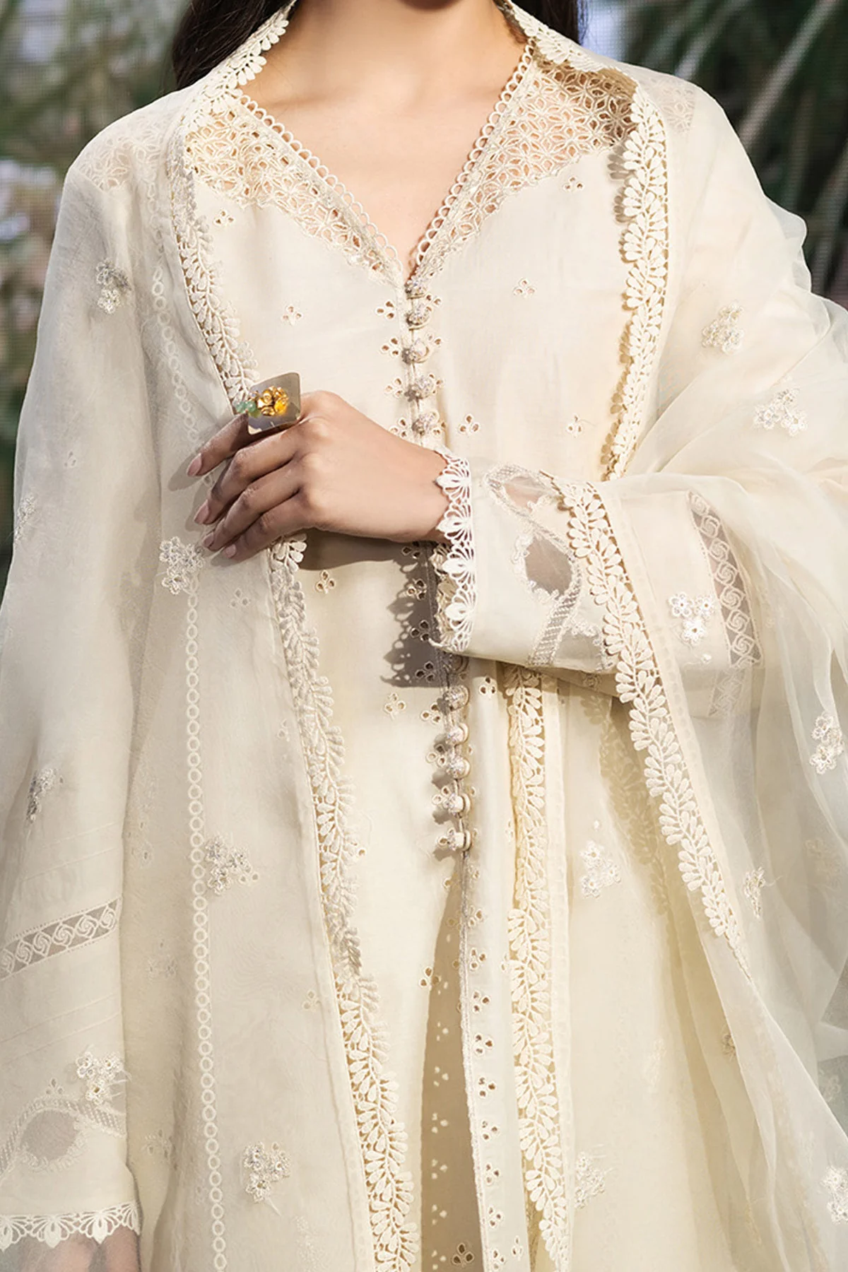 LAWN | EMBROIDERED