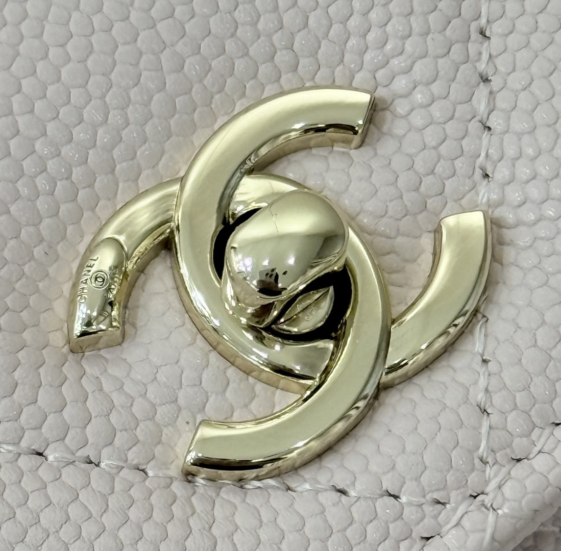 Wallet on Chain with Top Handle (AP3984) in Light Pink Caviar Leather with Gold-Tone Hardware, 25C Cruise Collection - Mocuir