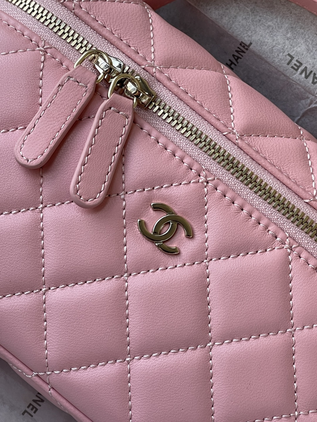 25C Classic Vanity Case with Chain（pink） - Mocuir