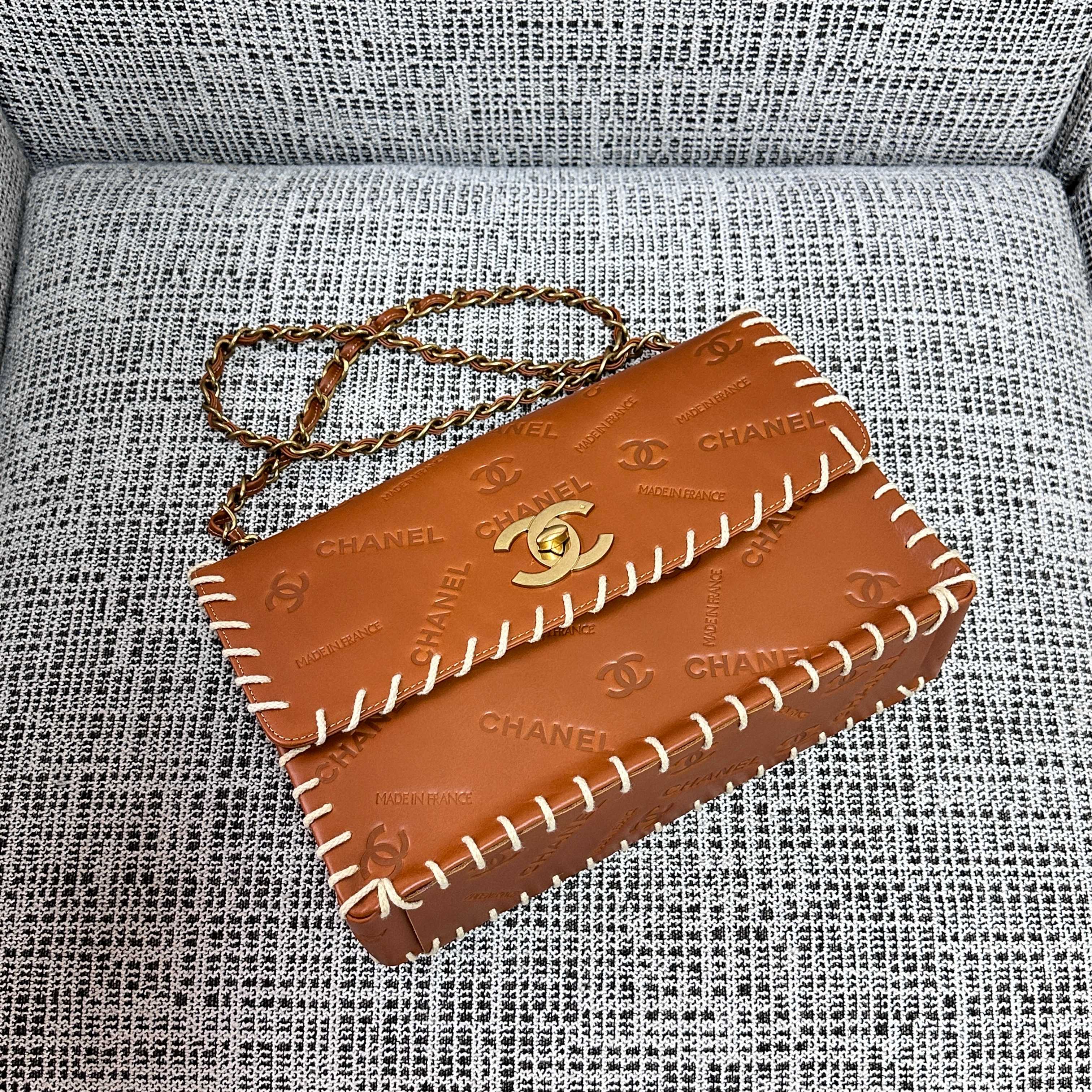 Vintage Jumbo Single Flap Bag in Caramel Embossed Smooth Calfskin with Hand-Stitched Edge and Vintage Gold-Tone Hardware - Mocuir