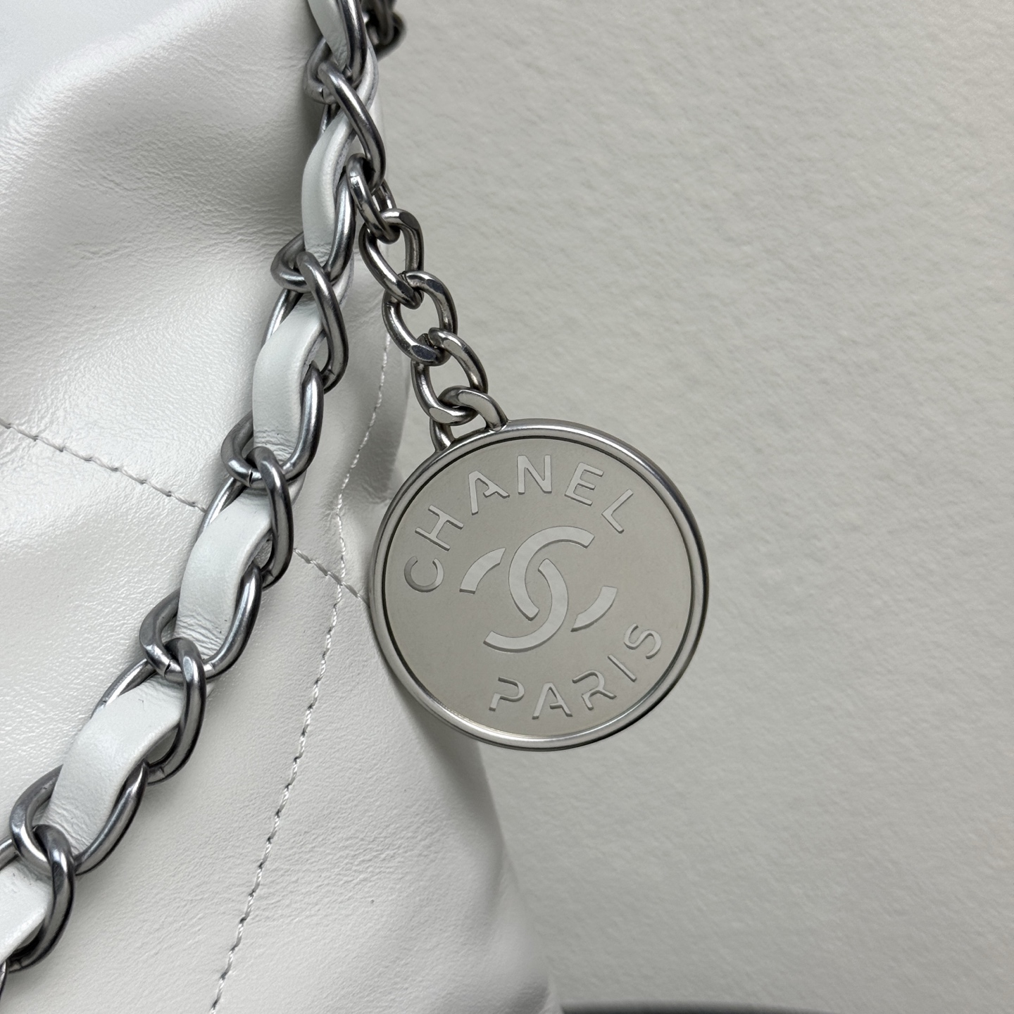 22 Bag Quilted Shiny Calfskin in White (Silver Hardware) - Mocuir