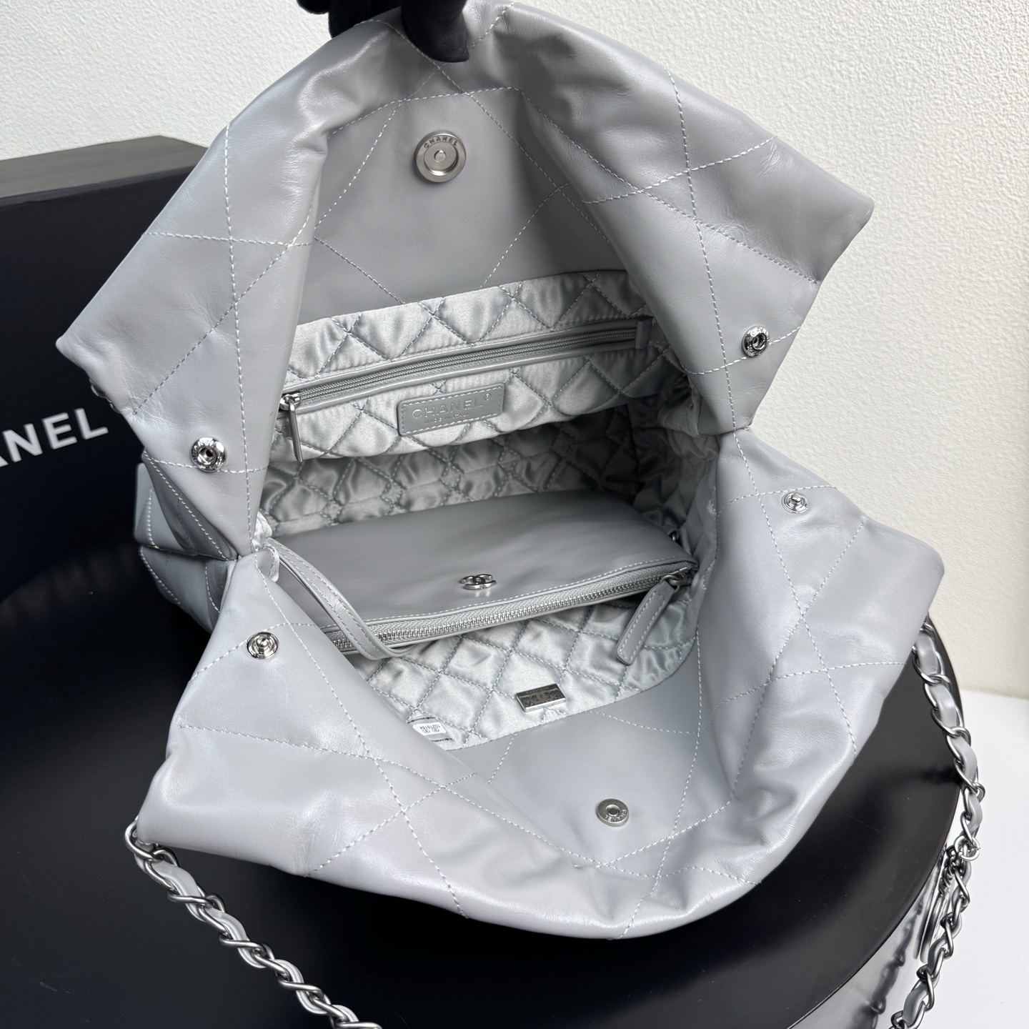 22 Bag Quilted Shiny Calfskin in Light Grey (Silver Hardware) - Mocuir