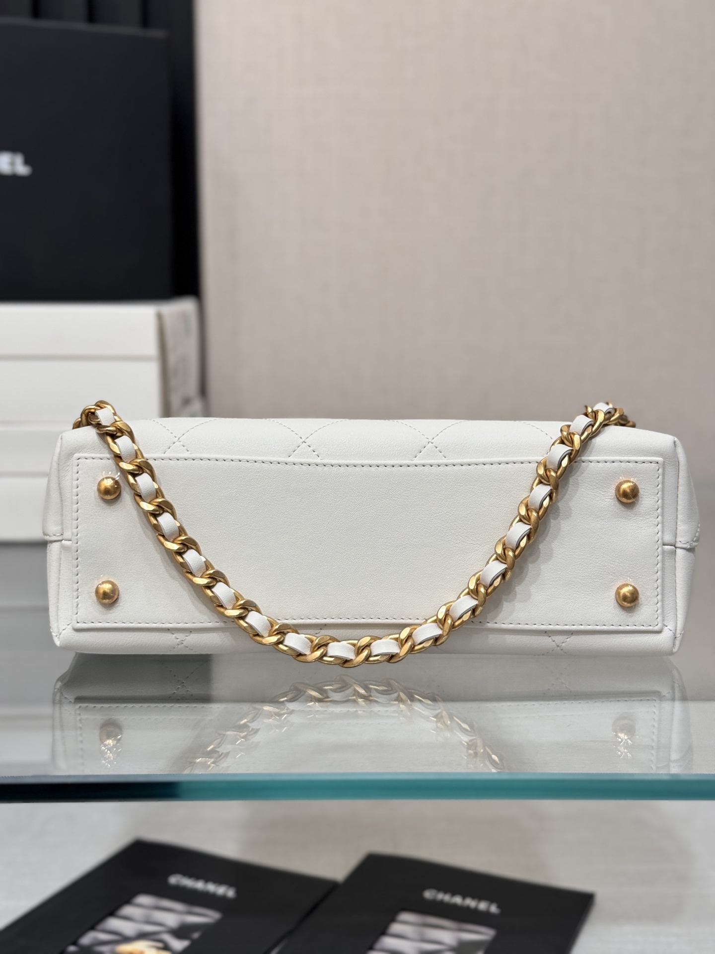 Top Handle Flap Bag (AS5212) in White Shiny Lambskin with Gold-Tone Hardware, 25P Pre-Fall Collection - Mocuir