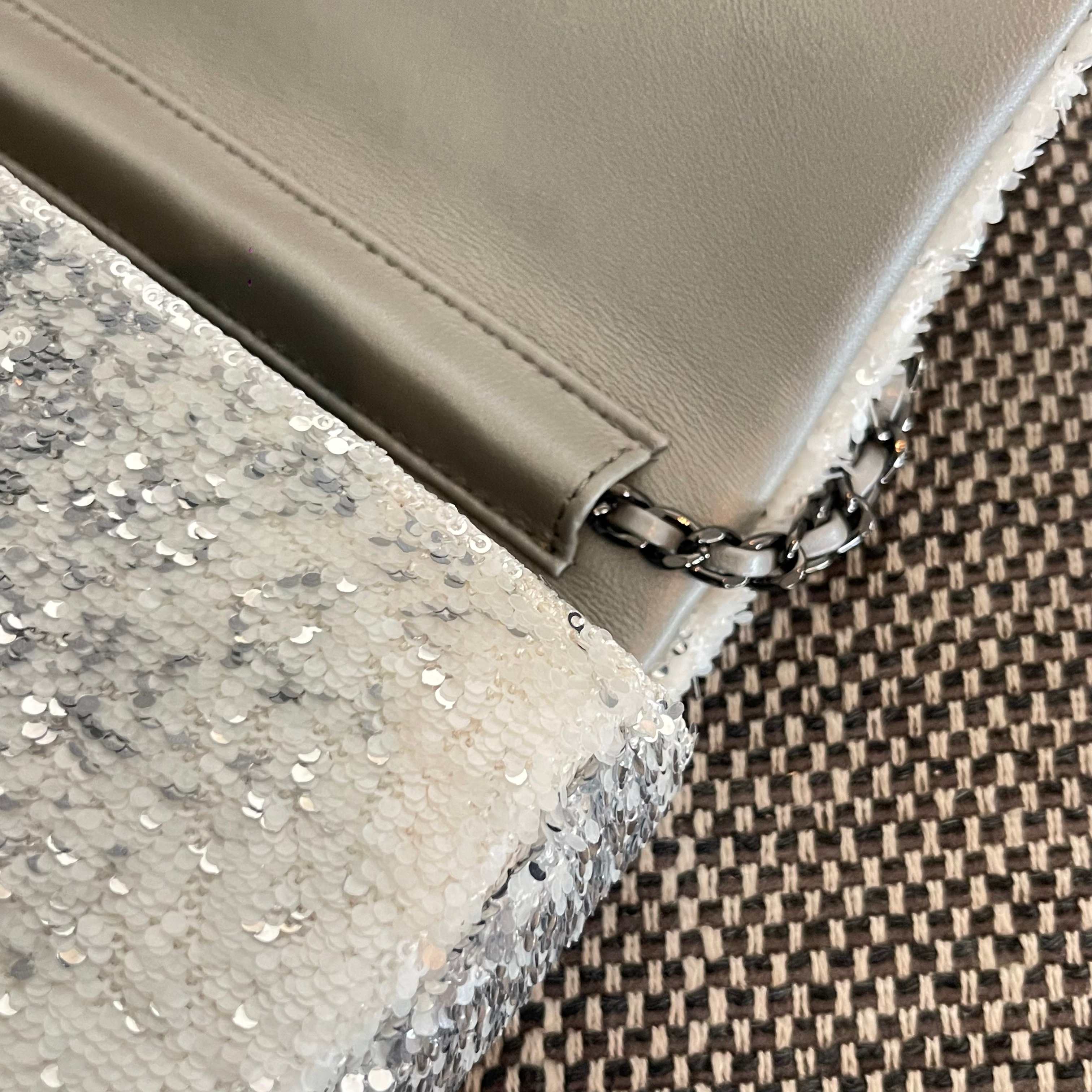 Classic Wallet on Chain Sequin - Mocuir