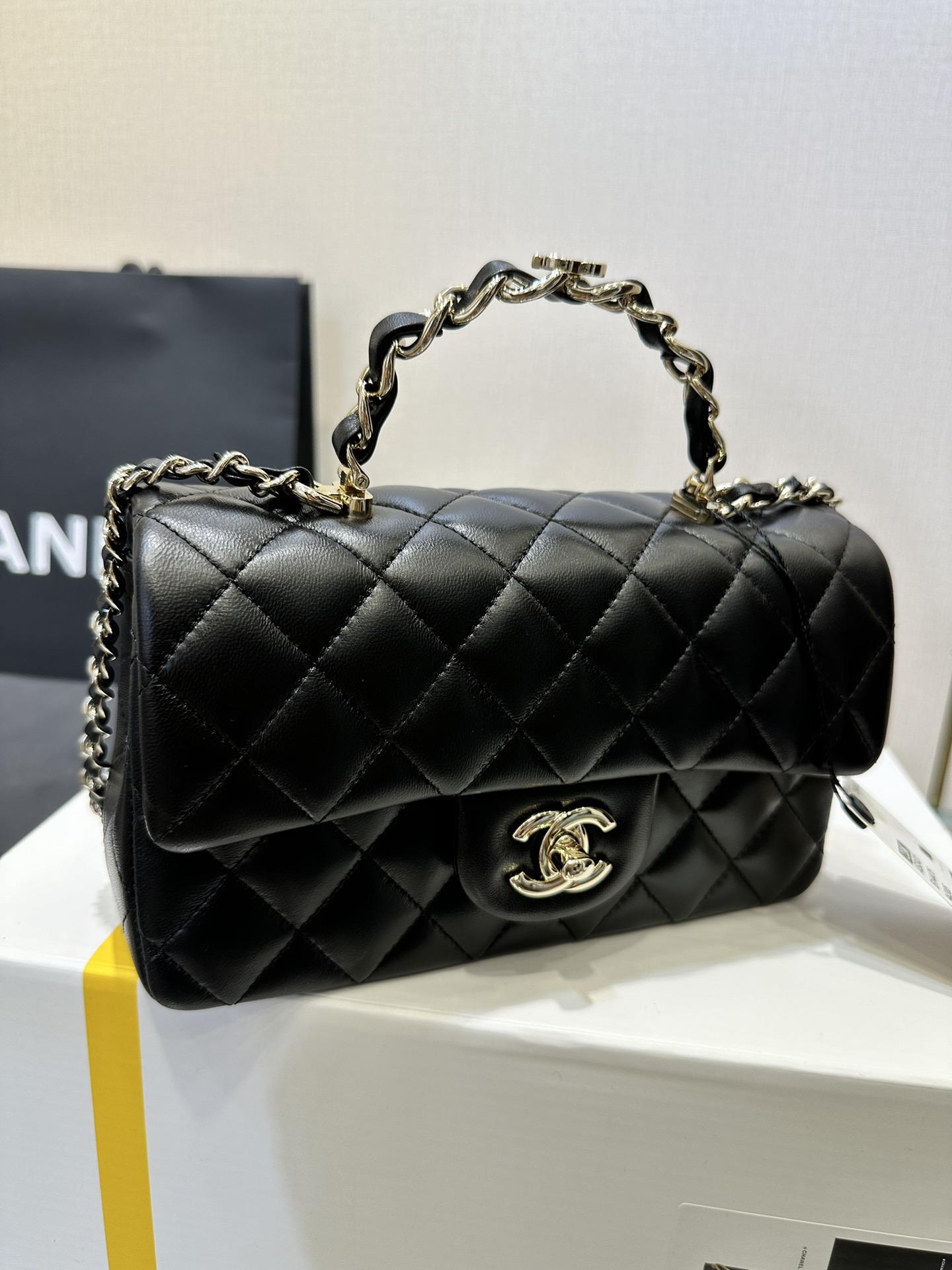 Mini Flap Bag with Top Handle（Black） - Mocuir