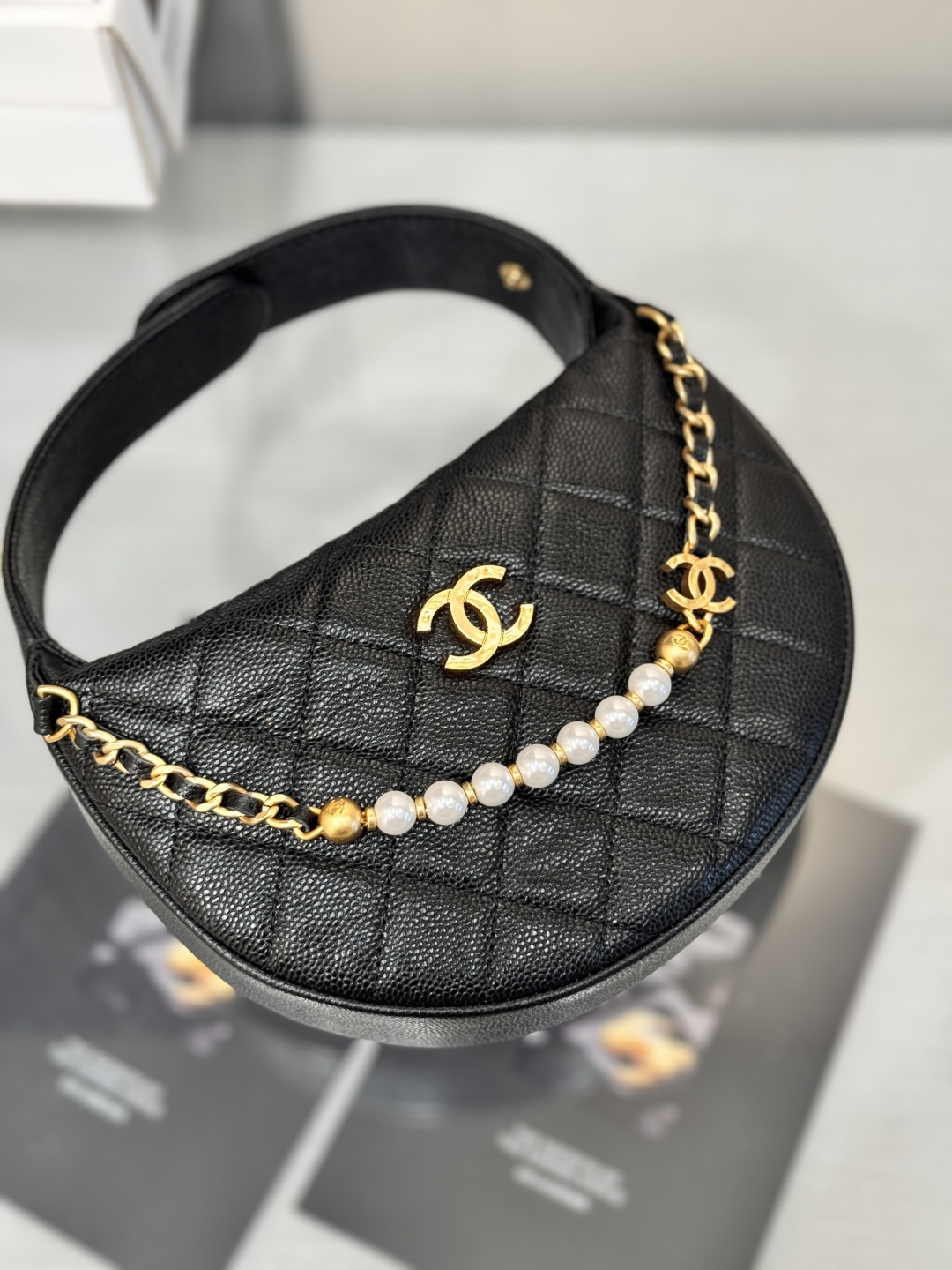 24C Pearl Chain Hobo Bag（Black） - Mocuir