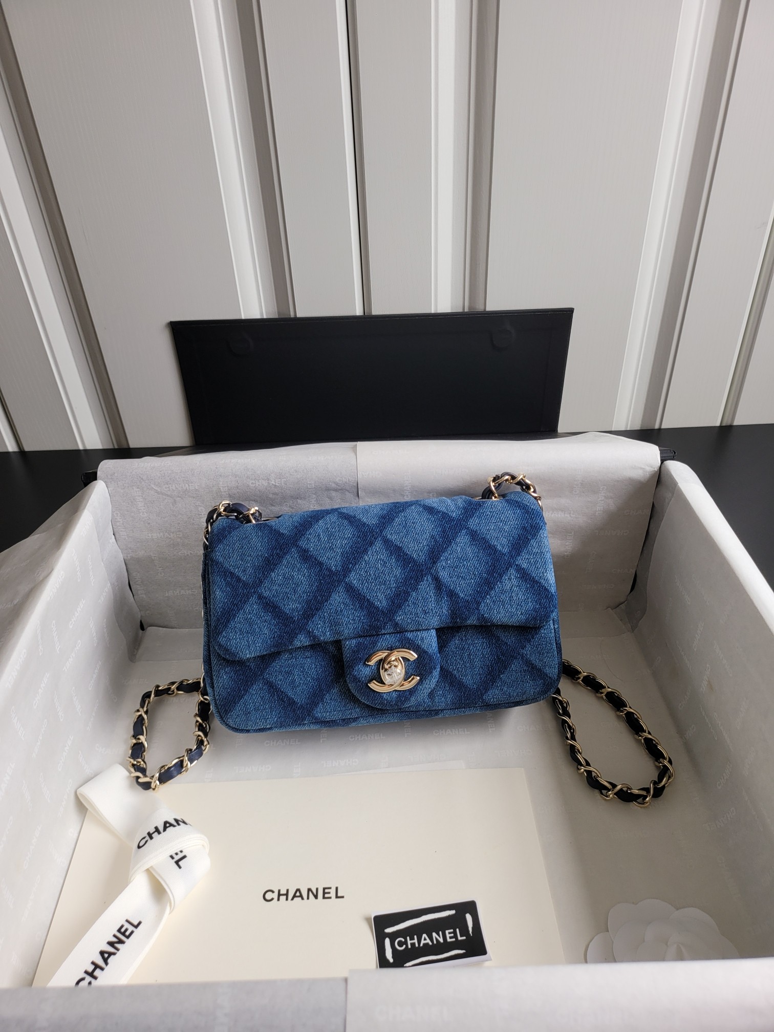 Classic Flap Mini (Large Mini) - Mocuir