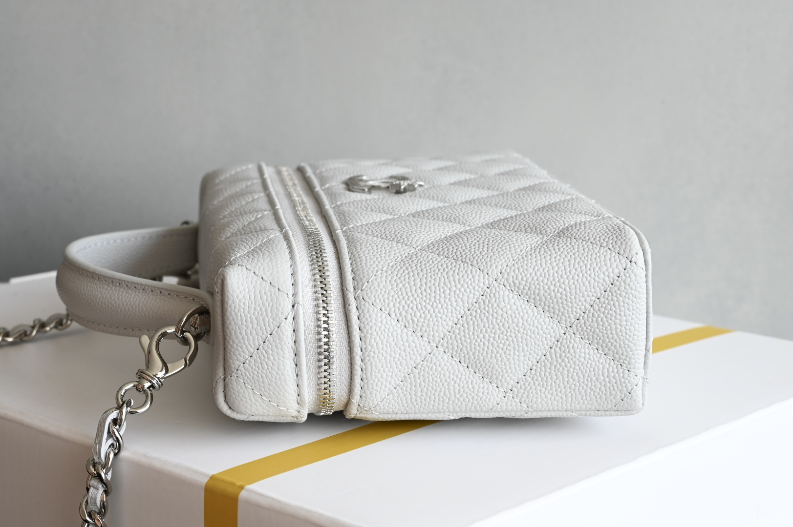 Small Vanity Case (LP Lunch Box Bag) in White Quilted Caviar Calfskin with Silver-Tone Hardware & Star Detail (25C Collection) - Mocuir