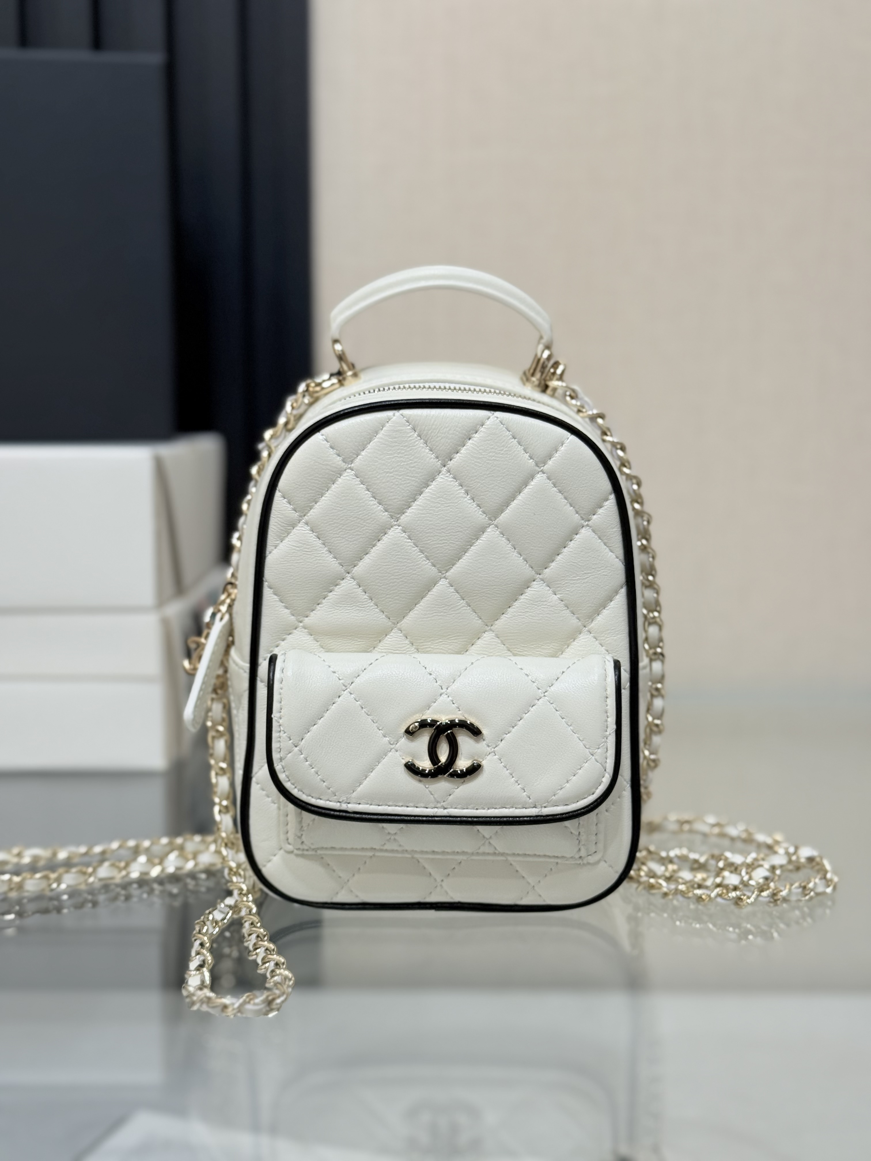Mini Backpack with Chain（White） - Mocuir