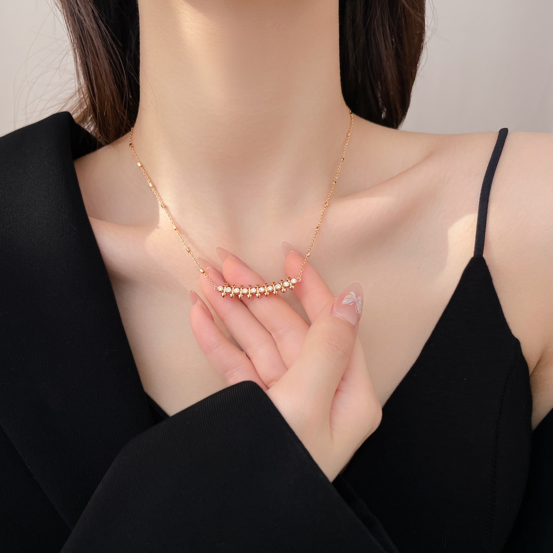 Smile Diamond Rivet Necklace