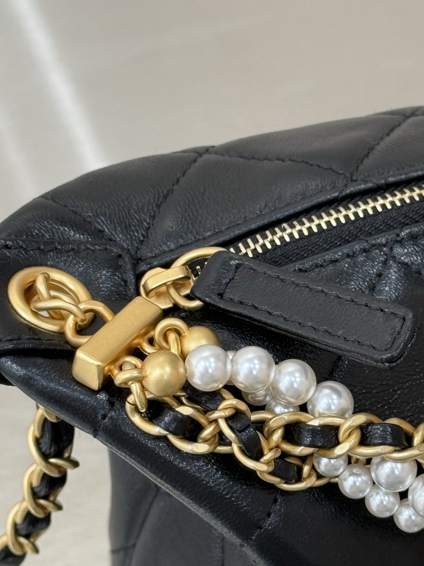 25C26C Pearl Chain Hobo Lunch Box Bag in Black Lambskin with Gold Hardware (Model AP4976) - Mocuir