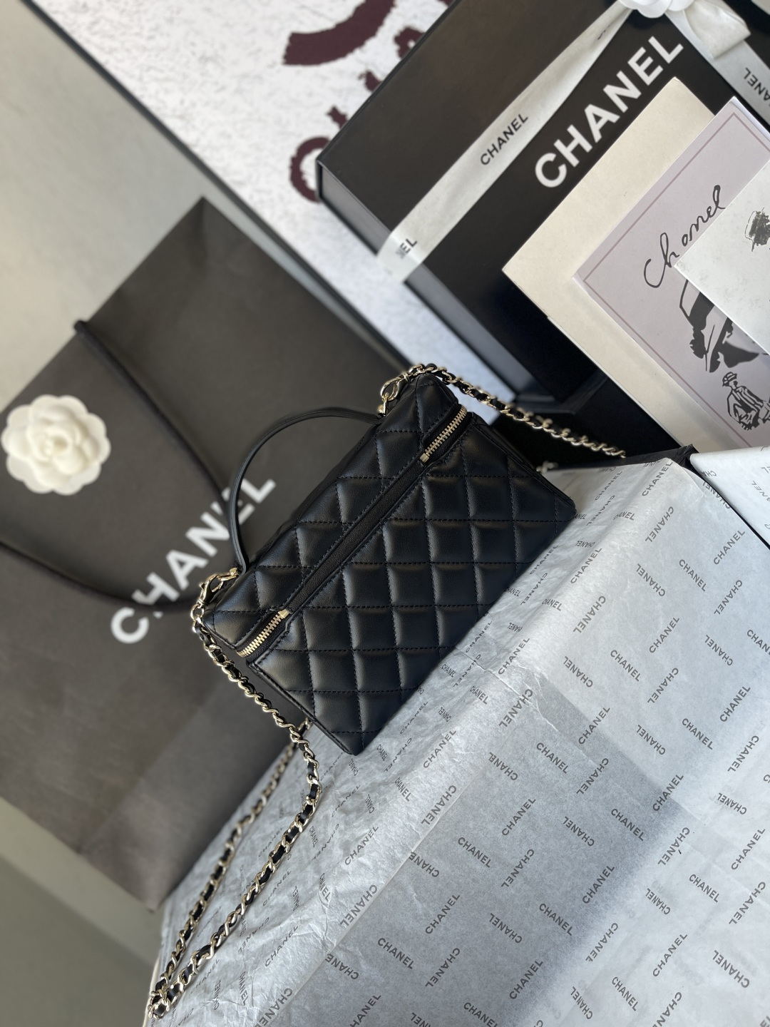 25C Classic Vanity Case with Chain（Black） - Mocuir