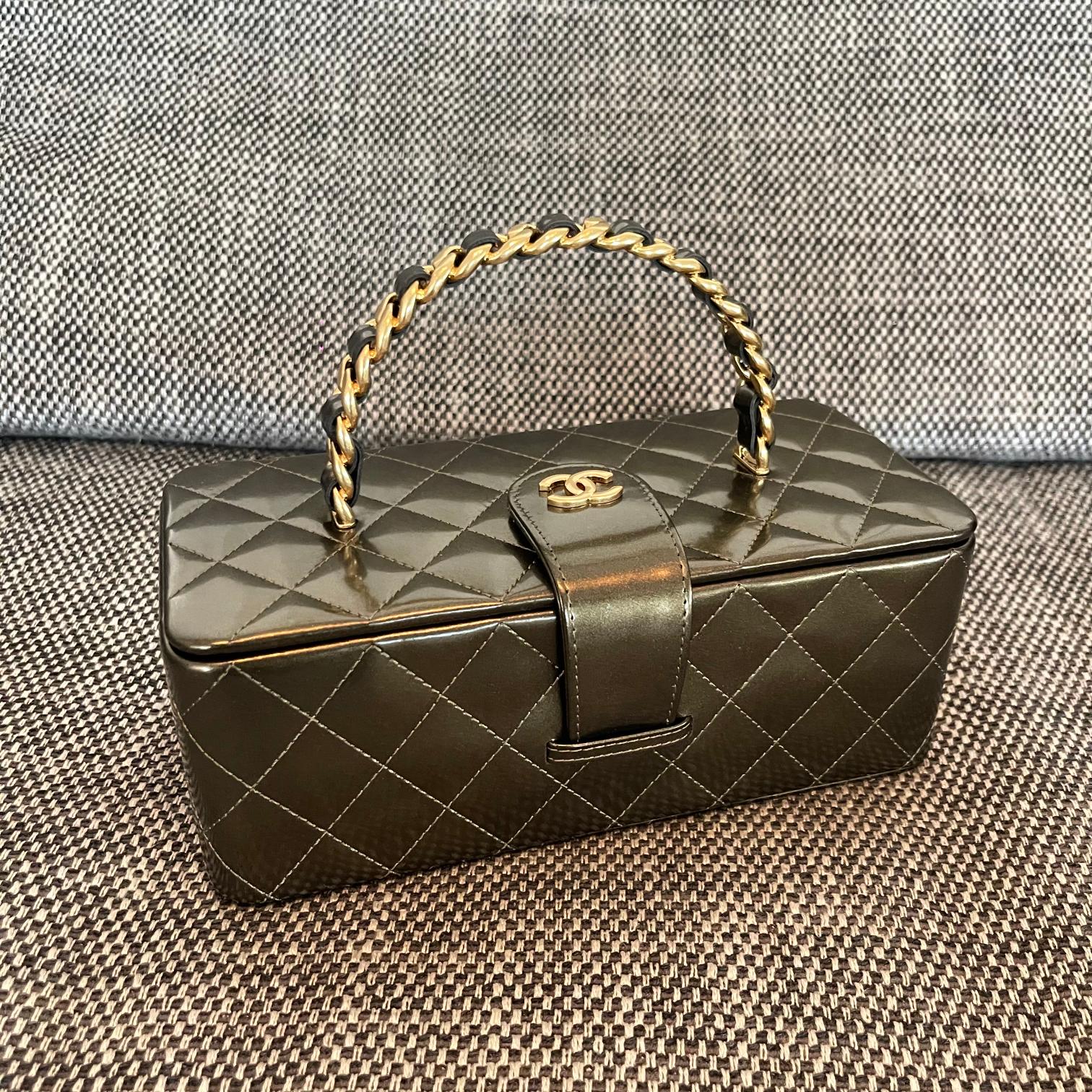 25C Long Quilted Patent Leather Vanity Case in Dark Olive Green - Mocuir
