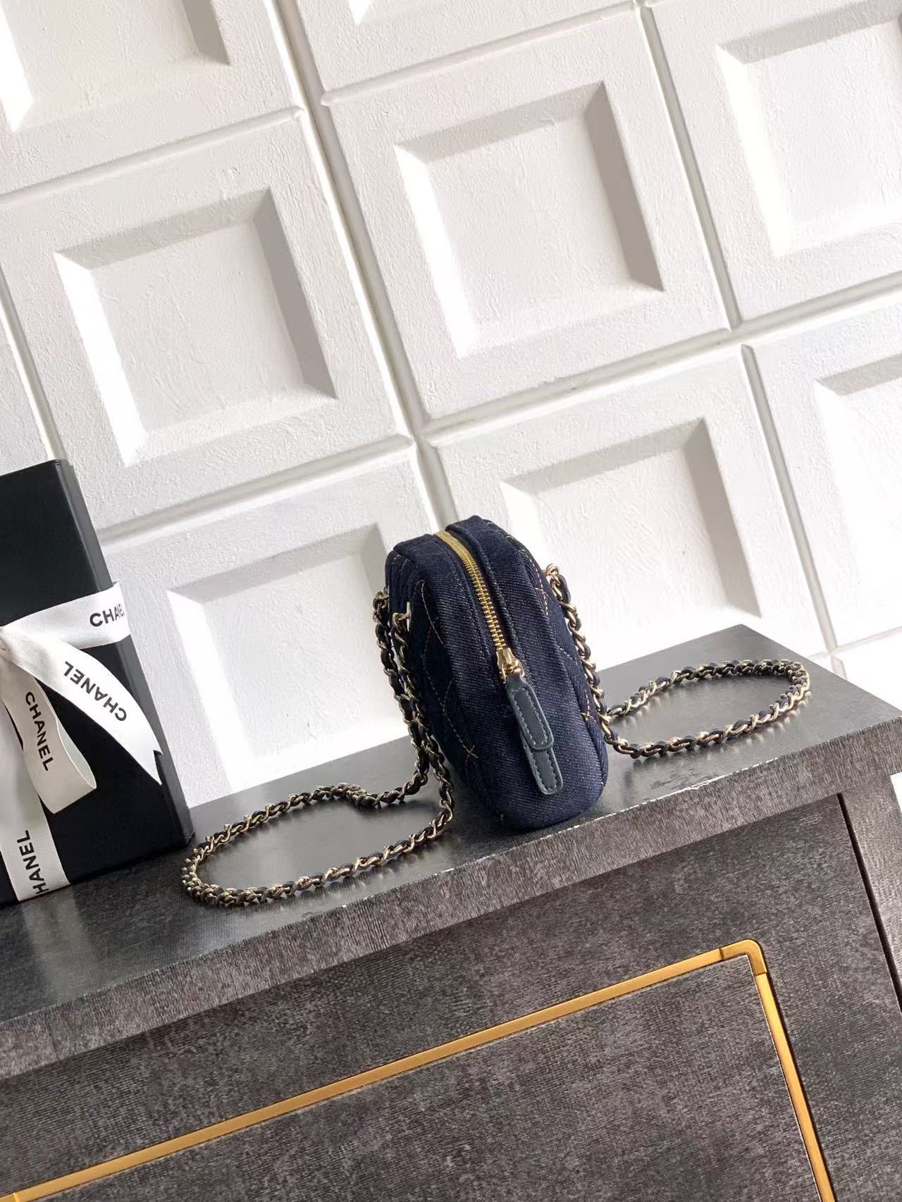 Quilted Denim Shell Clutch with Chain in Dark Blue Denim with Gold-Tone Hardware, 25S Spring-Summer Collection - Mocuir
